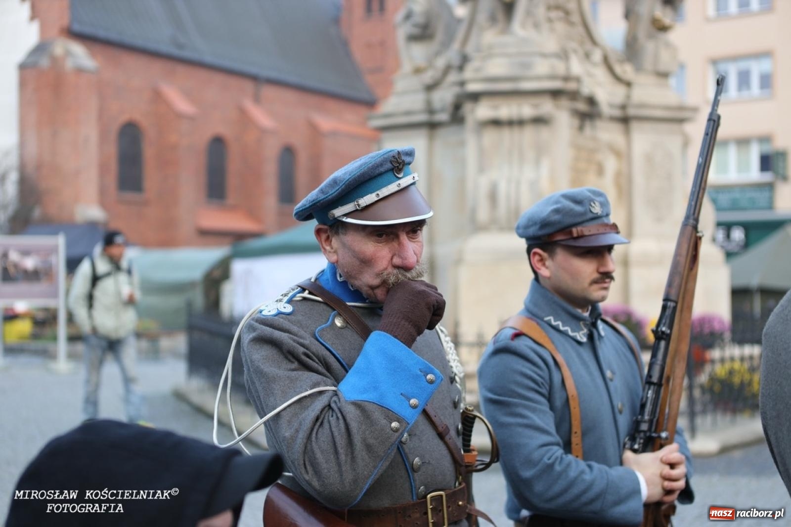 Zdjęcie w galerii na portalu naszraciborz.pl: Historyczne widowisko na raciborskim rynku – Polacy przejmują pruski posterunek [FOTO i WIDEO] wiadomości z regionu