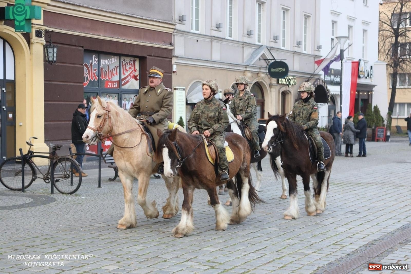 Zdjęcie w galerii na portalu naszraciborz.pl: Historyczne widowisko na raciborskim rynku – Polacy przejmują pruski posterunek [FOTO i WIDEO] wiadomości z regionu
