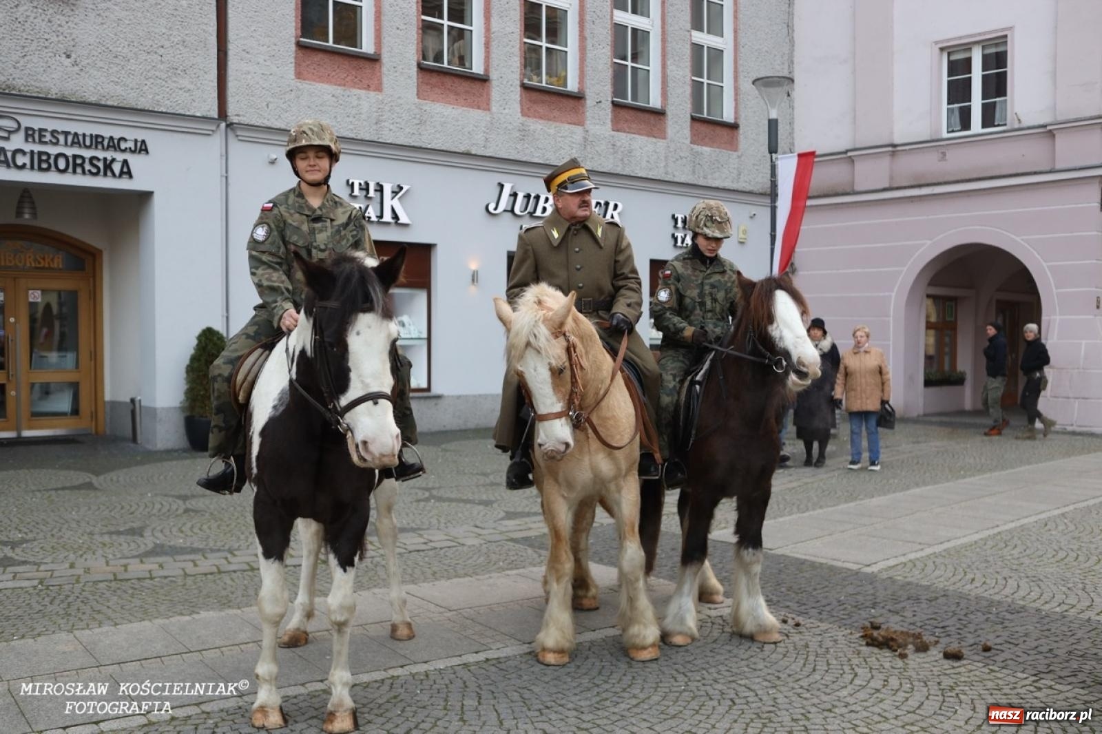 Zdjęcie w galerii na portalu naszraciborz.pl: Historyczne widowisko na raciborskim rynku – Polacy przejmują pruski posterunek [FOTO i WIDEO] wiadomości z regionu