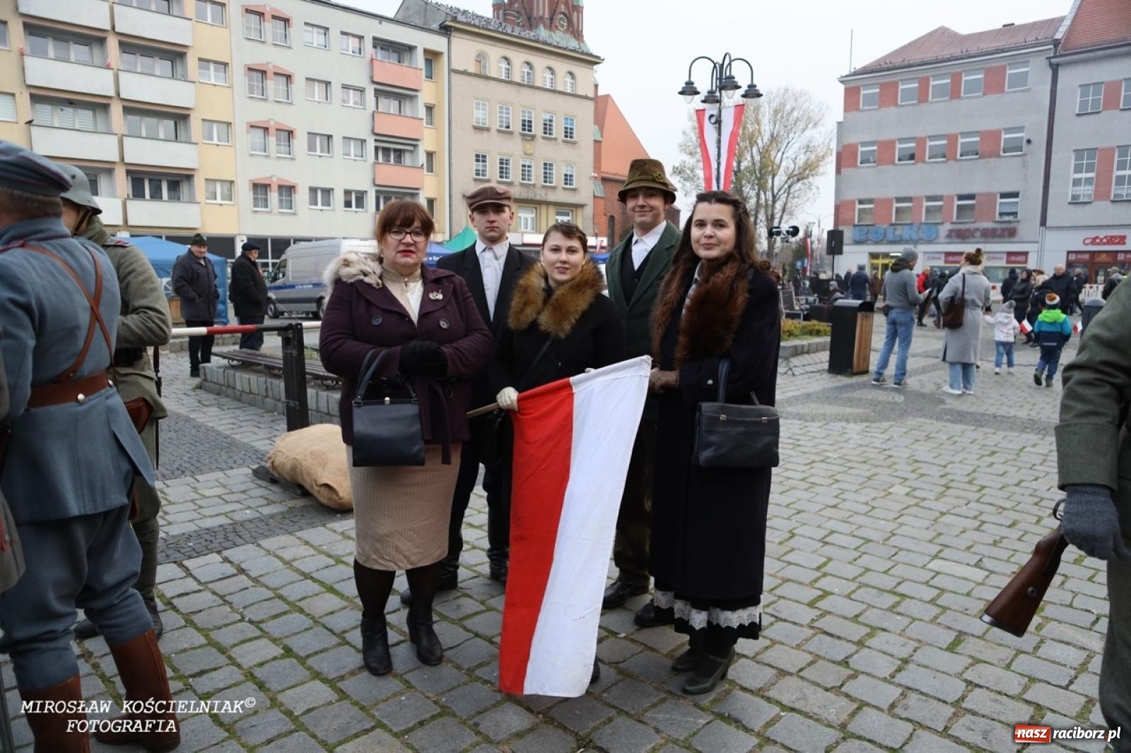Zdjęcie w galerii na portalu naszraciborz.pl: Historyczne widowisko na raciborskim rynku – Polacy przejmują pruski posterunek [FOTO i WIDEO] wiadomości z regionu