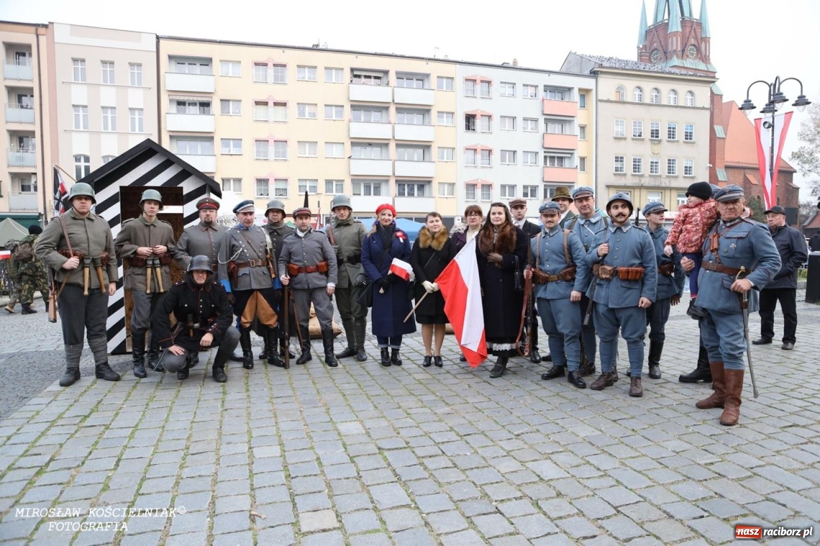 Zdjęcie w galerii na portalu naszraciborz.pl: Historyczne widowisko na raciborskim rynku – Polacy przejmują pruski posterunek [FOTO i WIDEO] wiadomości z regionu