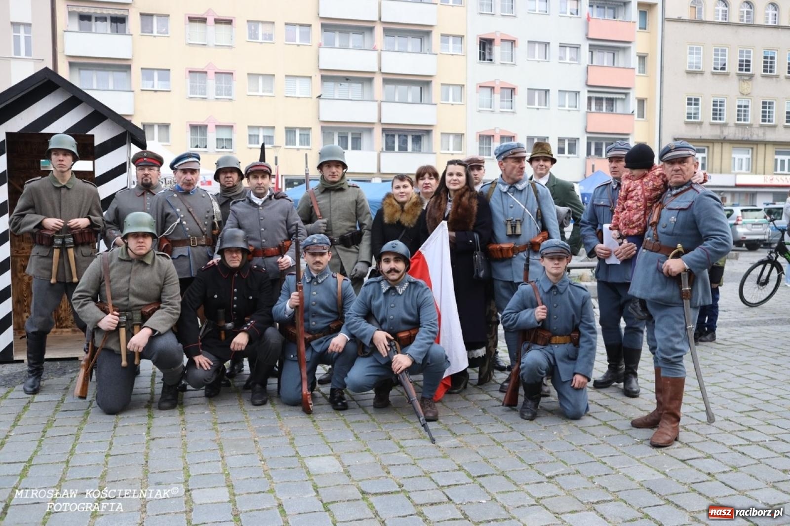 Zdjęcie w galerii na portalu naszraciborz.pl: Historyczne widowisko na raciborskim rynku – Polacy przejmują pruski posterunek [FOTO i WIDEO] wiadomości z regionu