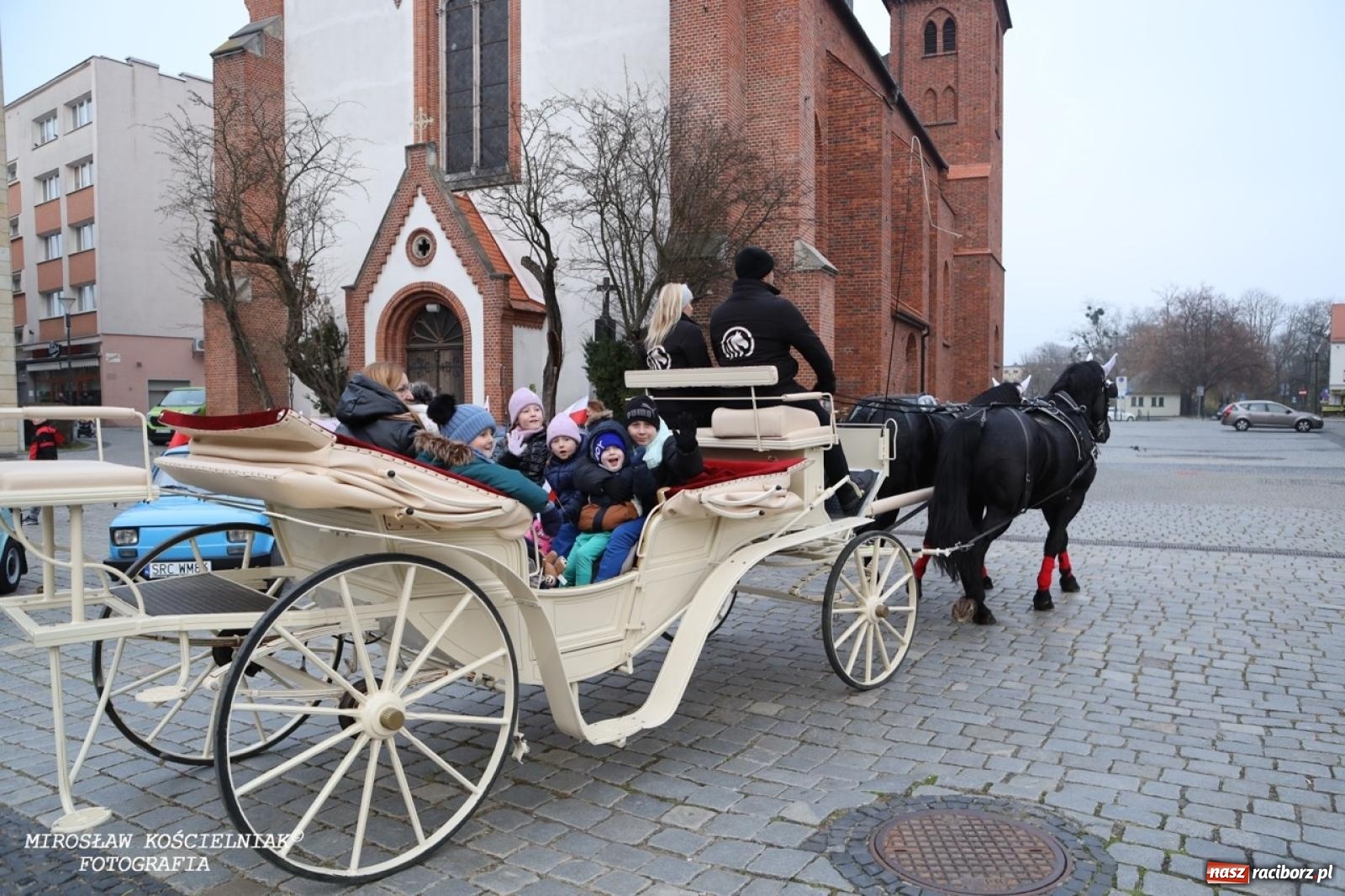 Zdjęcie w galerii na portalu naszraciborz.pl: Historyczne widowisko na raciborskim rynku – Polacy przejmują pruski posterunek [FOTO i WIDEO] wiadomości z regionu