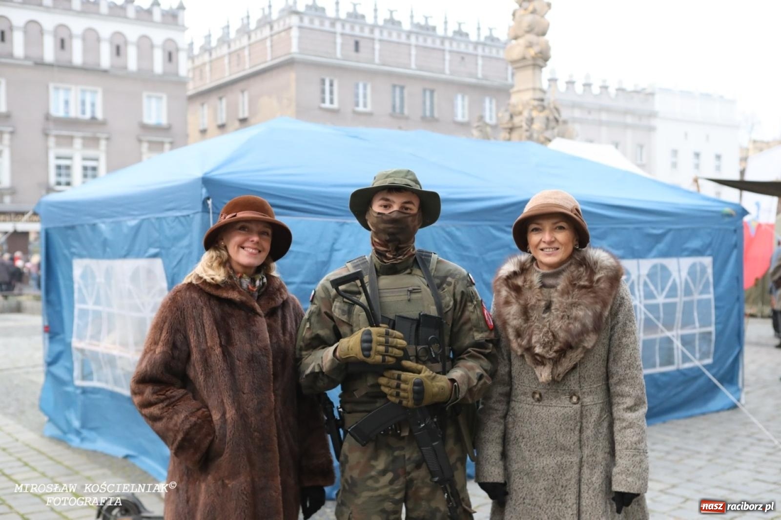 Zdjęcie w galerii na portalu naszraciborz.pl: Historyczne widowisko na raciborskim rynku – Polacy przejmują pruski posterunek [FOTO i WIDEO] wiadomości z regionu