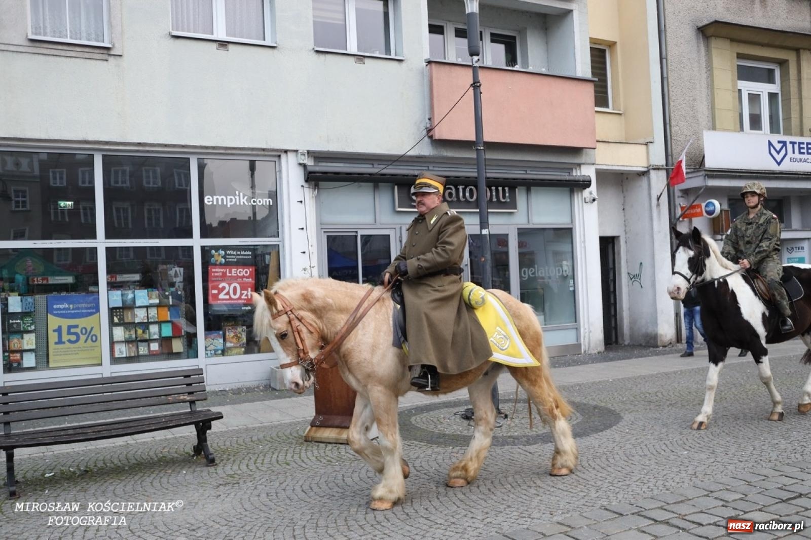 Zdjęcie w galerii na portalu naszraciborz.pl: Historyczne widowisko na raciborskim rynku – Polacy przejmują pruski posterunek [FOTO i WIDEO] wiadomości z regionu