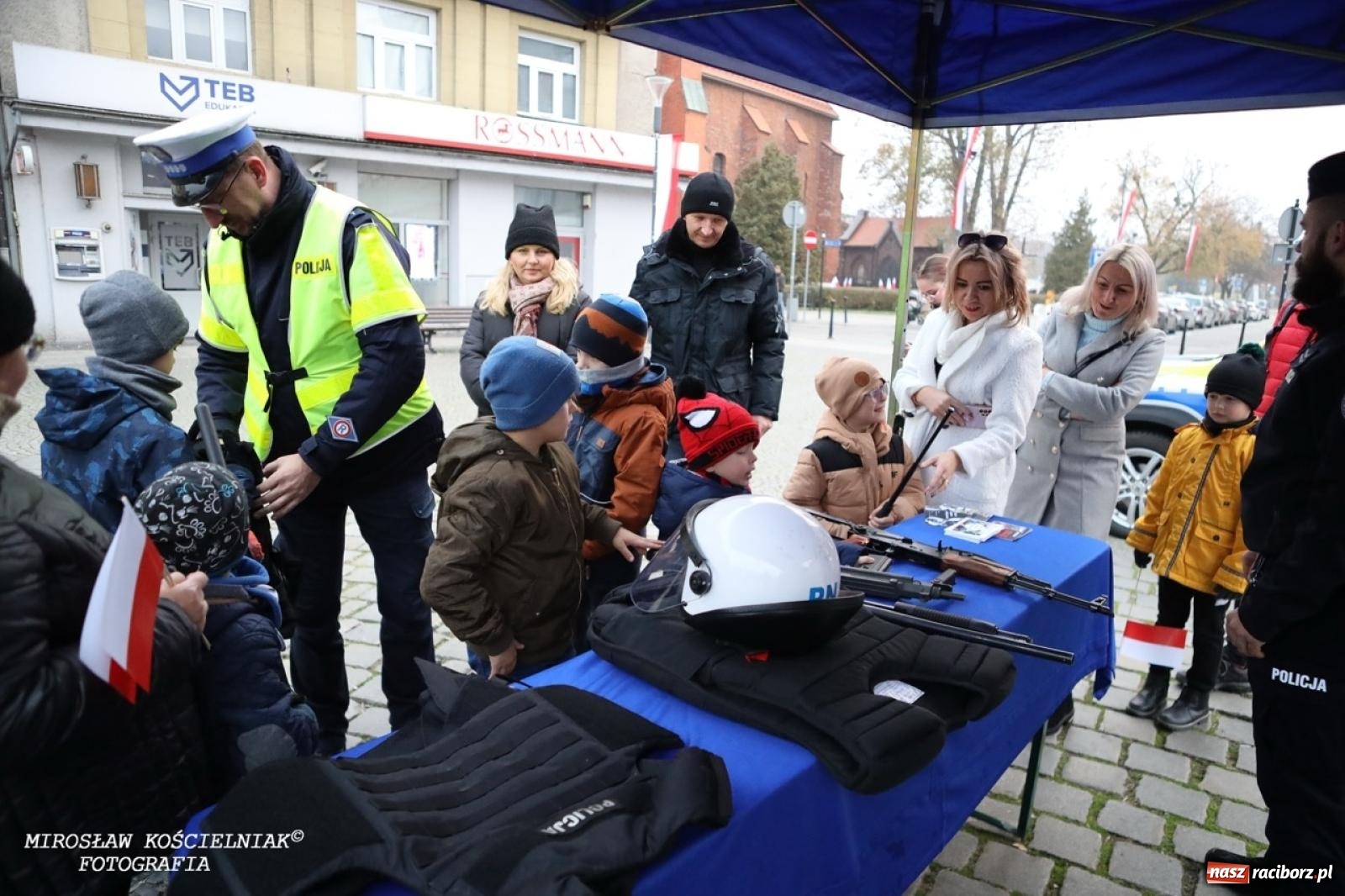 Zdjęcie w galerii na portalu naszraciborz.pl: Historyczne widowisko na raciborskim rynku – Polacy przejmują pruski posterunek [FOTO i WIDEO] wiadomości z regionu