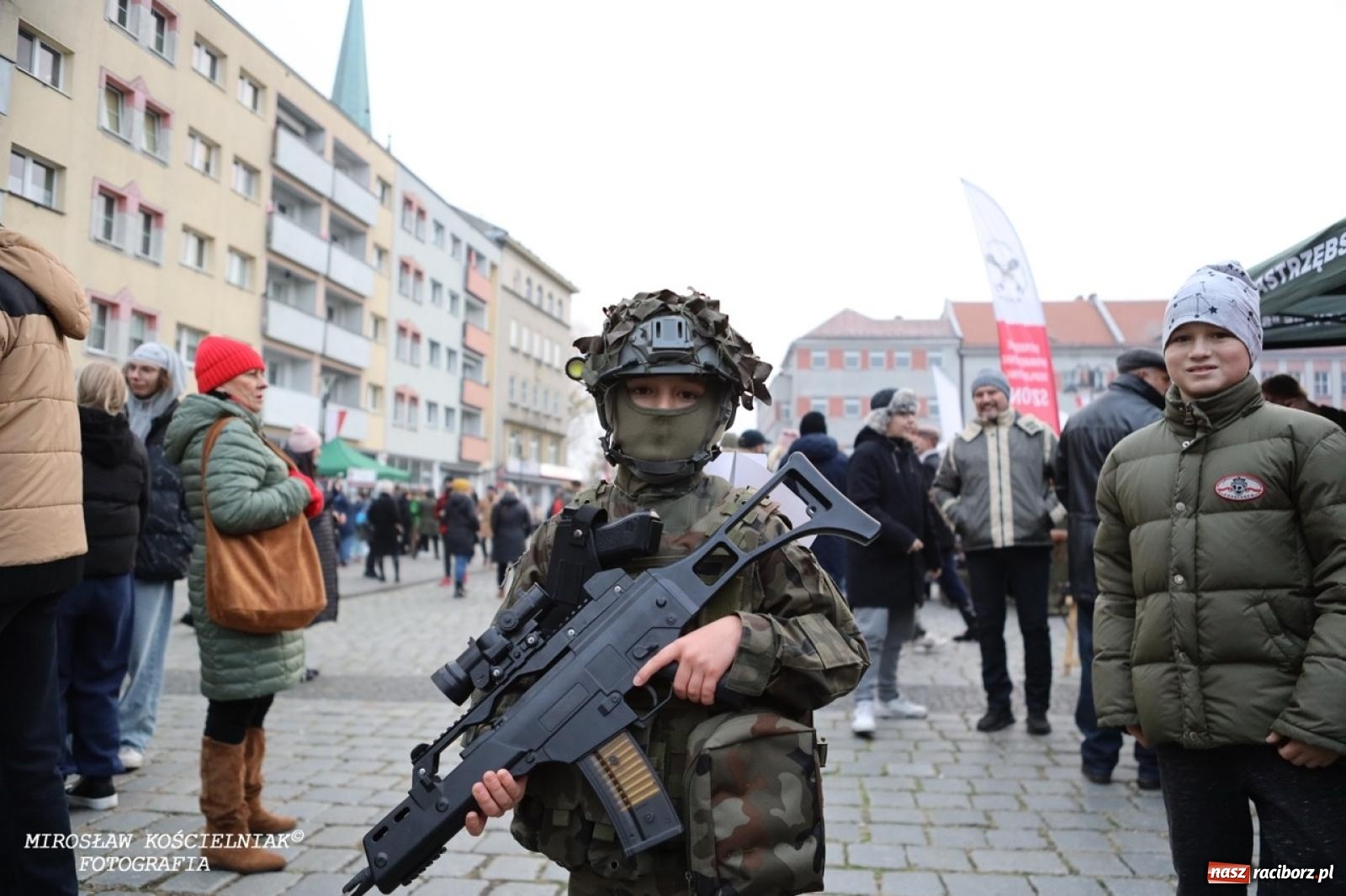 Zdjęcie w galerii na portalu naszraciborz.pl: Historyczne widowisko na raciborskim rynku – Polacy przejmują pruski posterunek [FOTO i WIDEO] wiadomości z regionu