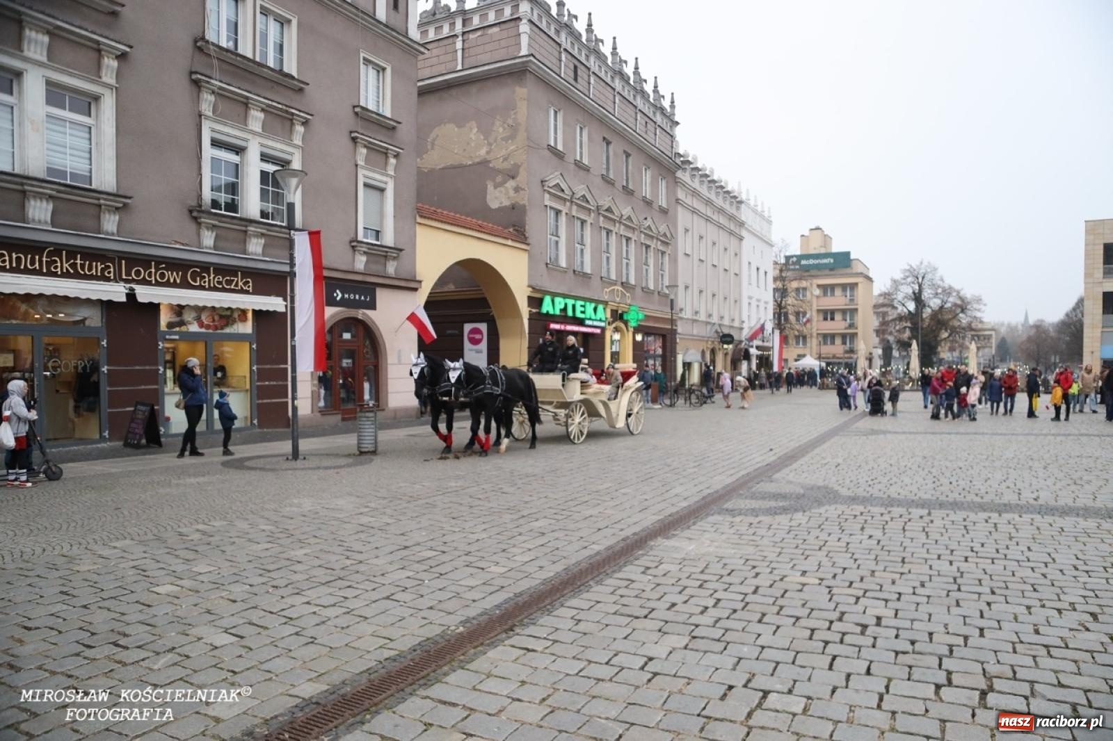 Zdjęcie w galerii na portalu naszraciborz.pl: Historyczne widowisko na raciborskim rynku – Polacy przejmują pruski posterunek [FOTO i WIDEO] wiadomości z regionu