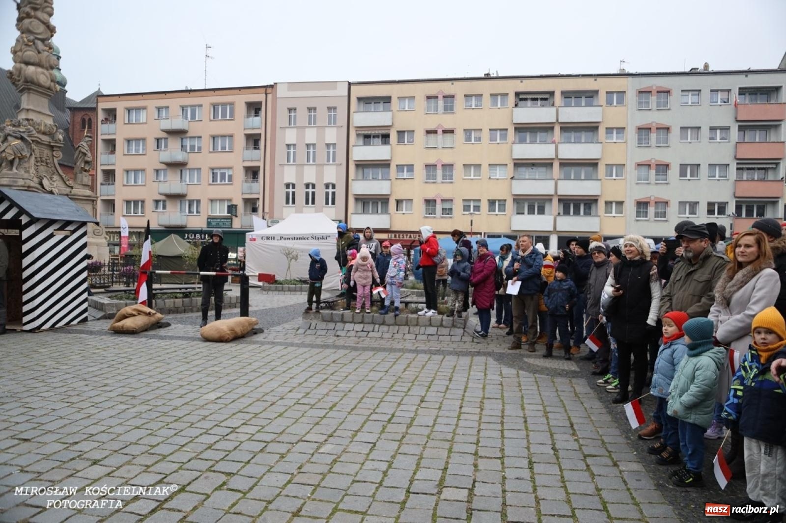 Zdjęcie w galerii na portalu naszraciborz.pl: Historyczne widowisko na raciborskim rynku – Polacy przejmują pruski posterunek [FOTO i WIDEO] wiadomości z regionu