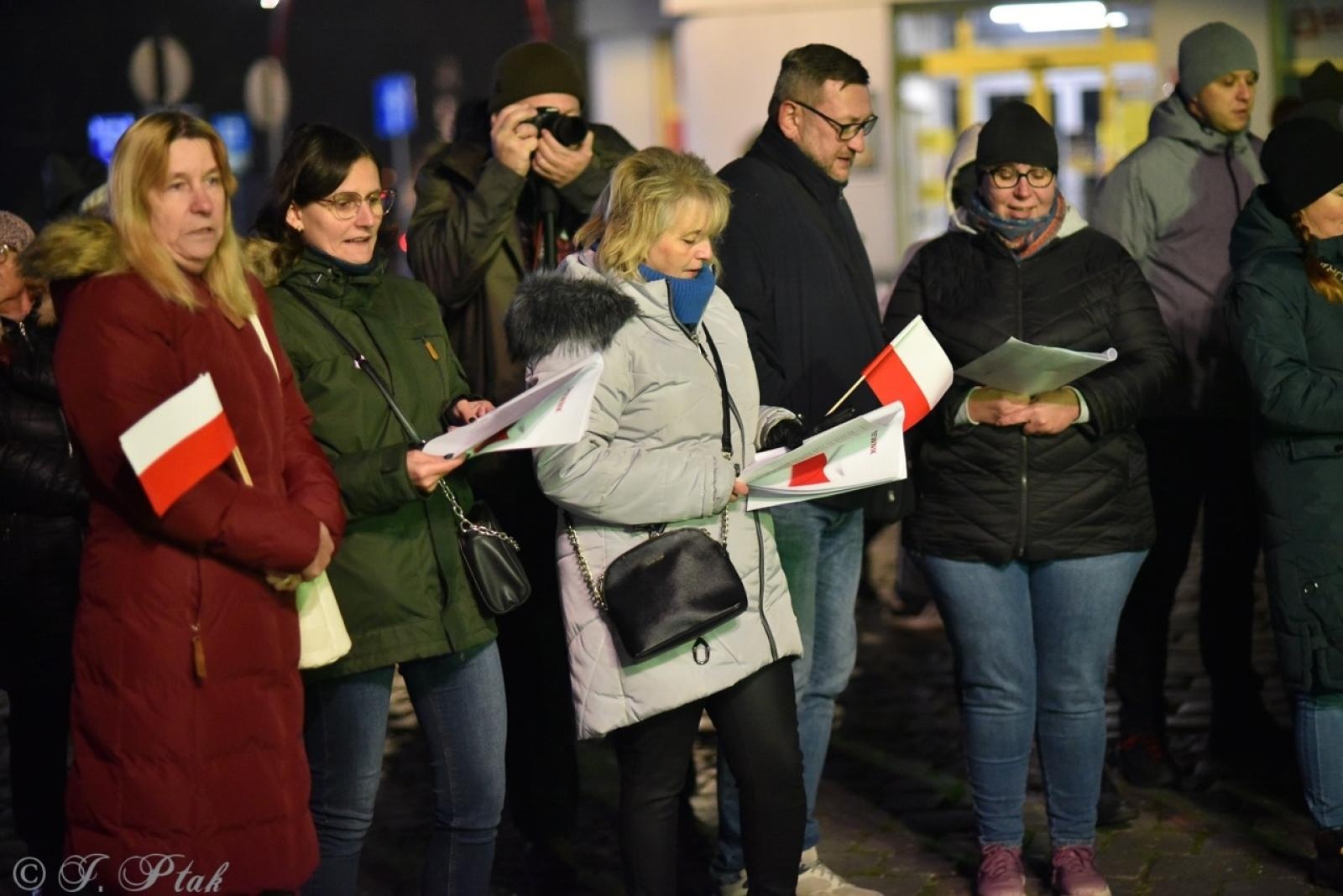 Zdjęcie w galerii na portalu naszraciborz.pl: Patriotyczne rytmy na Rynku – piknik Niepodległa w Raciborzu wiadomości z regionu