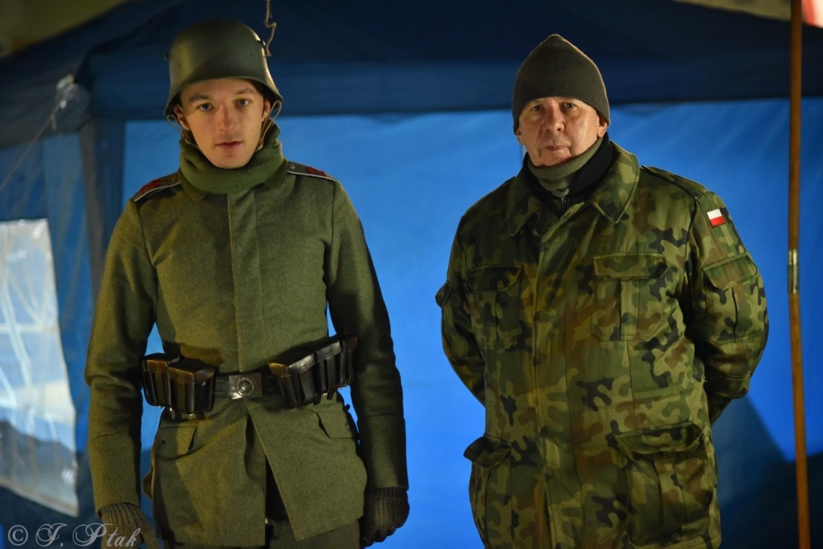 Zdjęcie w galerii na portalu naszraciborz.pl: Patriotyczne rytmy na Rynku – piknik Niepodległa w Raciborzu wiadomości z regionu