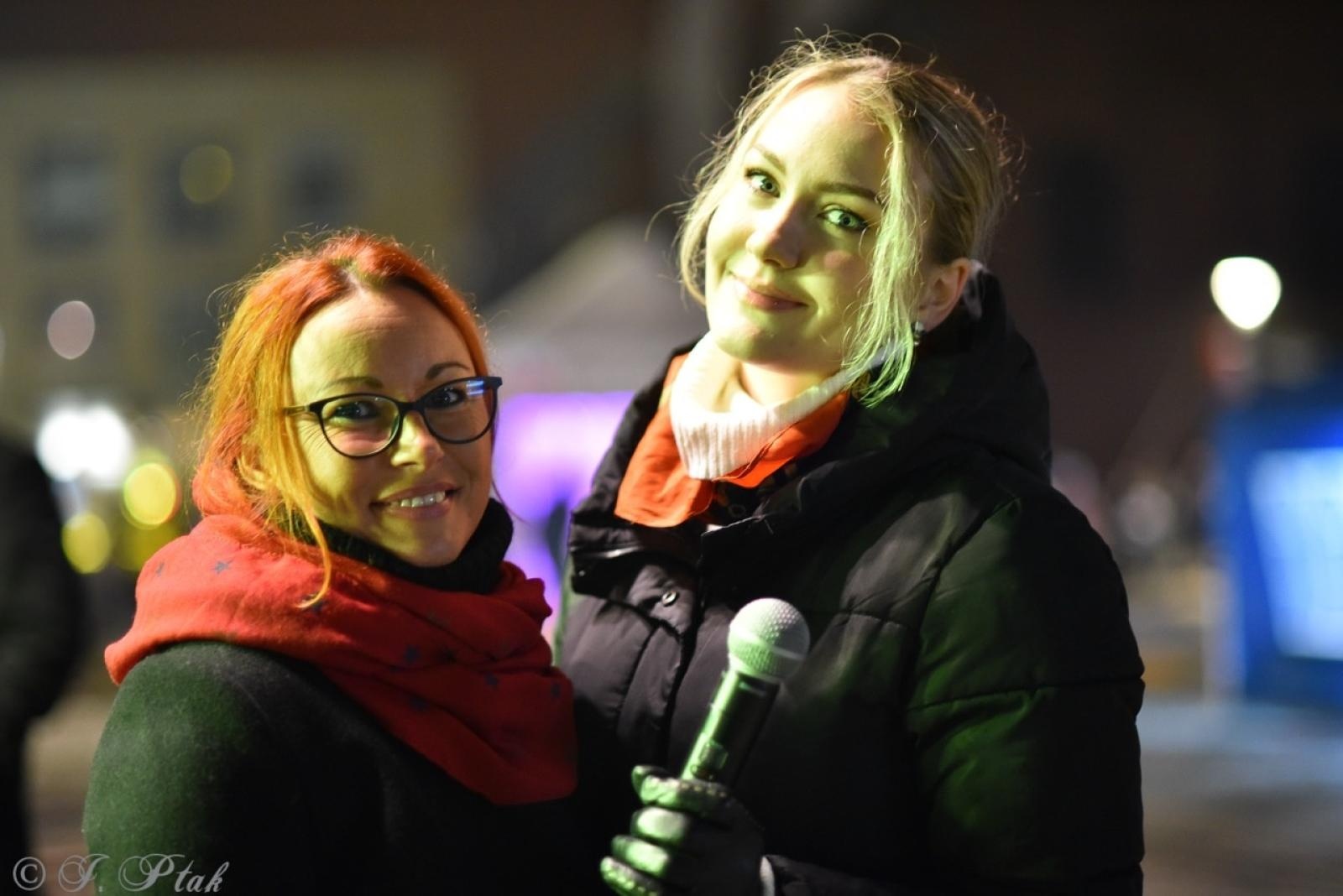 Zdjęcie w galerii na portalu naszraciborz.pl: Patriotyczne rytmy na Rynku – piknik Niepodległa w Raciborzu wiadomości z regionu