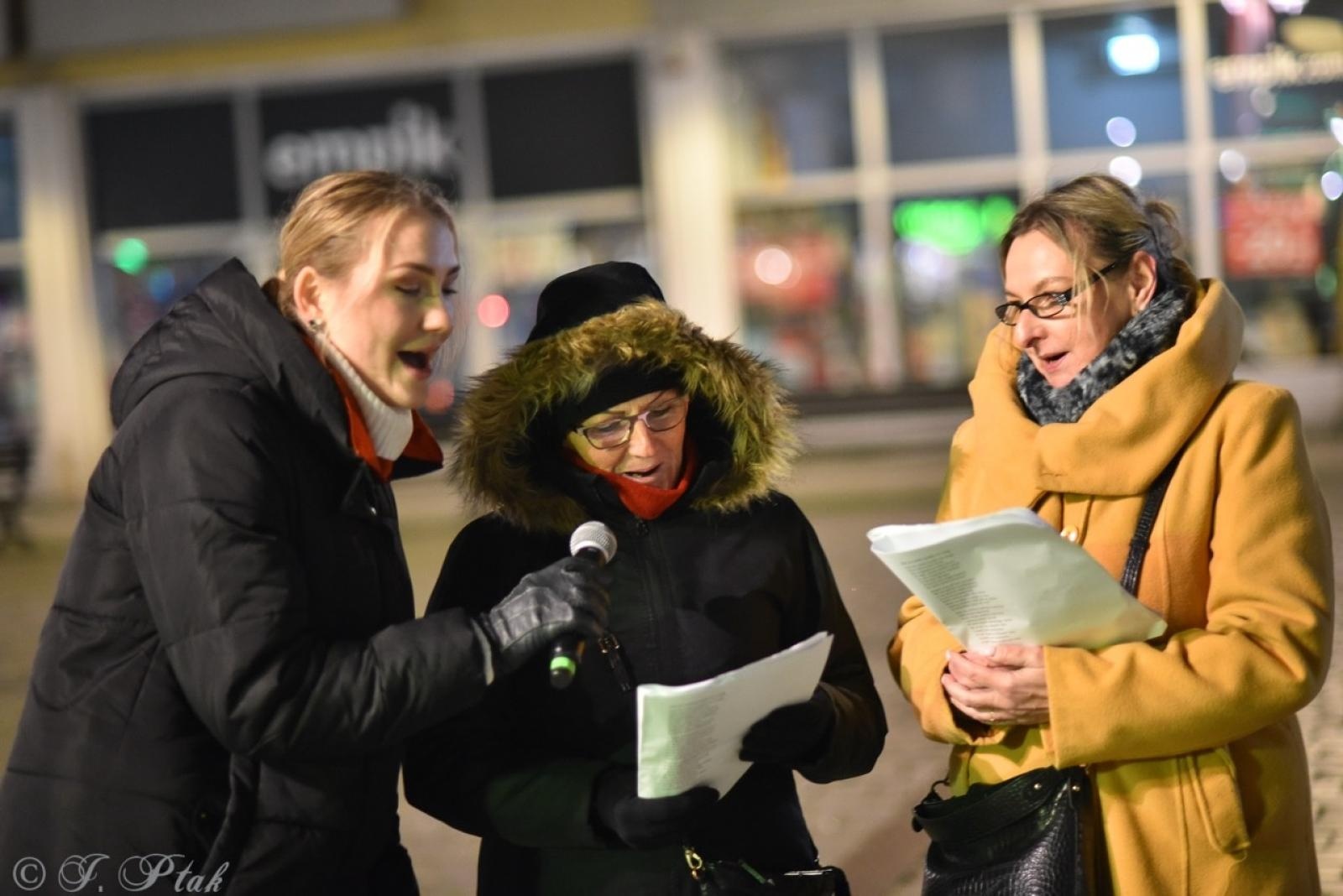Zdjęcie w galerii na portalu naszraciborz.pl: Patriotyczne rytmy na Rynku – piknik Niepodległa w Raciborzu wiadomości z regionu