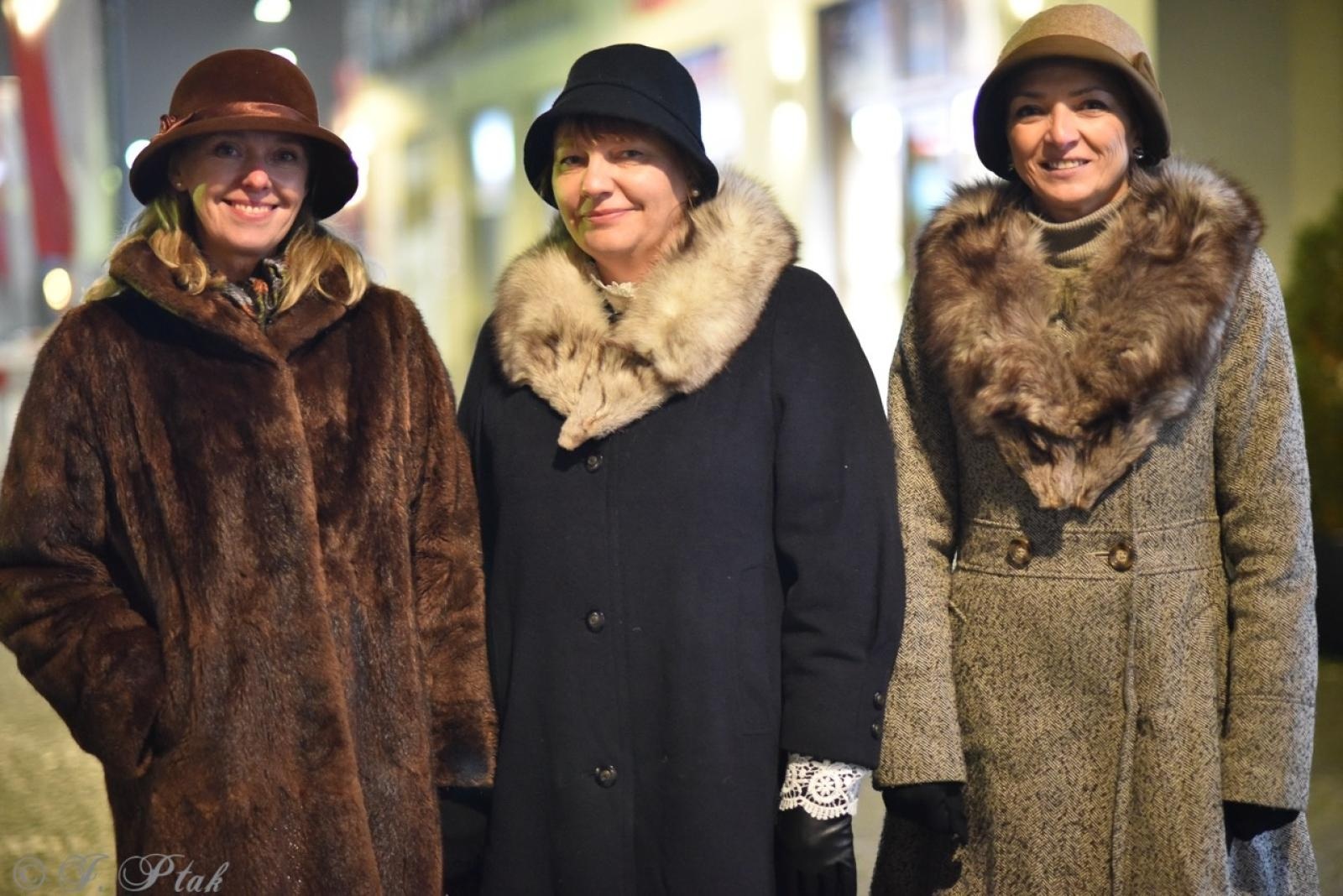 Zdjęcie w galerii na portalu naszraciborz.pl: Patriotyczne rytmy na Rynku – piknik Niepodległa w Raciborzu wiadomości z regionu