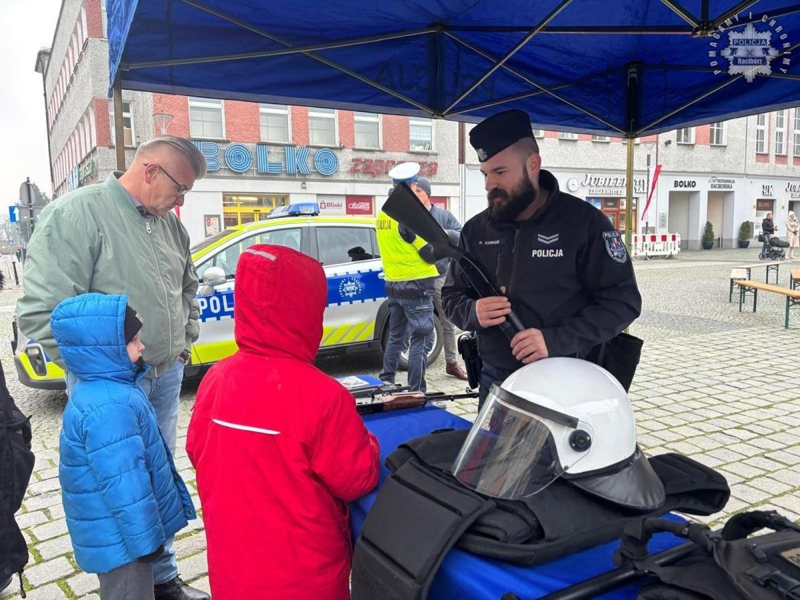 Zdjęcie w galerii na portalu naszraciborz.pl: Piknik Niepodległa z udziałem raciborskich policjantów [FOTO] wiadomości z regionu