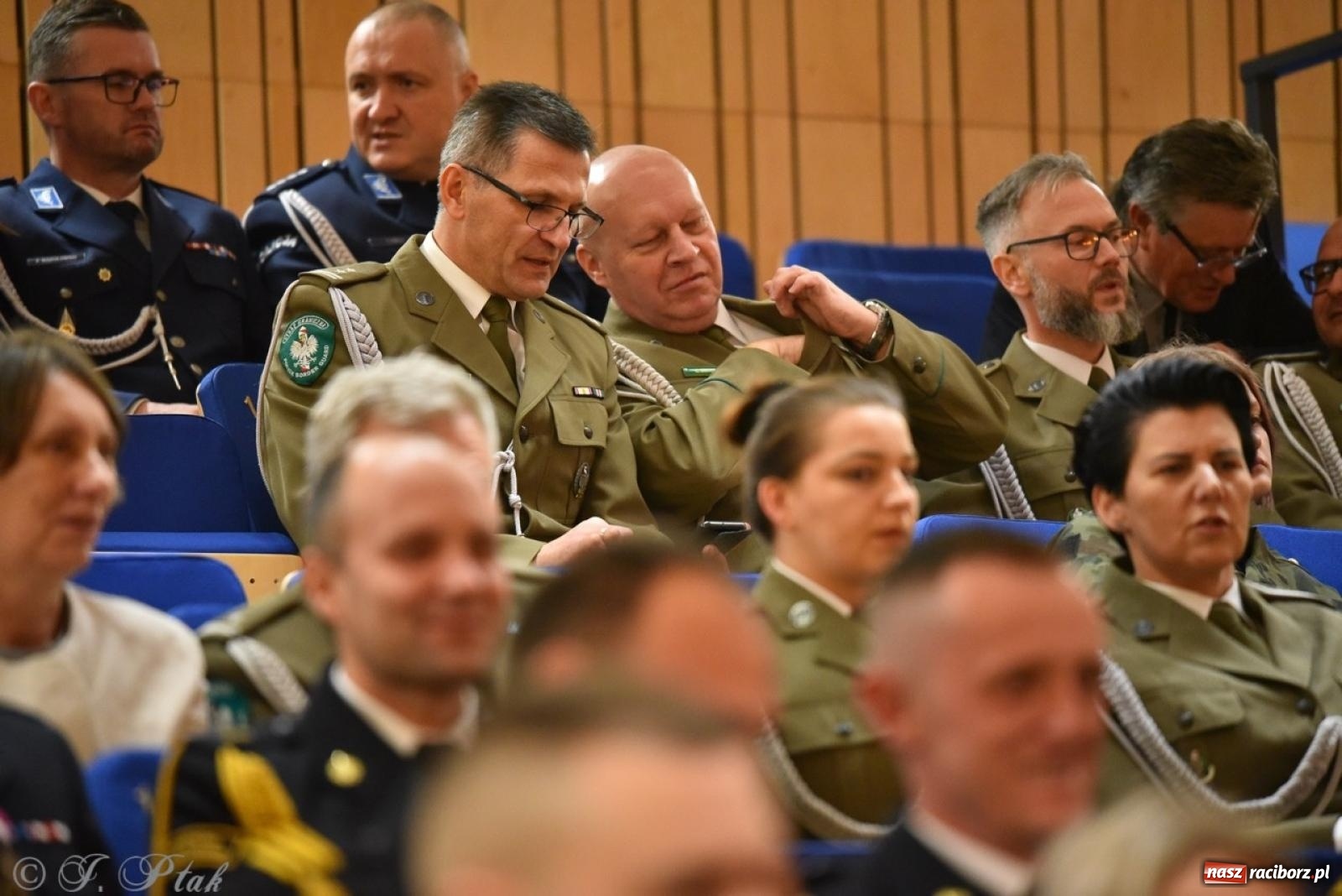 Zdjęcie w galerii na portalu naszraciborz.pl: Narodowe Święto Niepodległości. Wspólny apel raciborskich służb mundurowych [FOTO i WIDEO] wiadomości z regionu