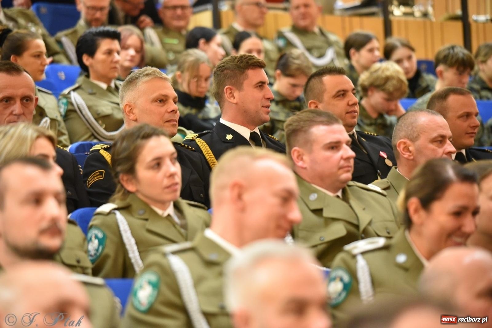 Zdjęcie w galerii na portalu naszraciborz.pl: Narodowe Święto Niepodległości. Wspólny apel raciborskich służb mundurowych [FOTO i WIDEO] wiadomości z regionu