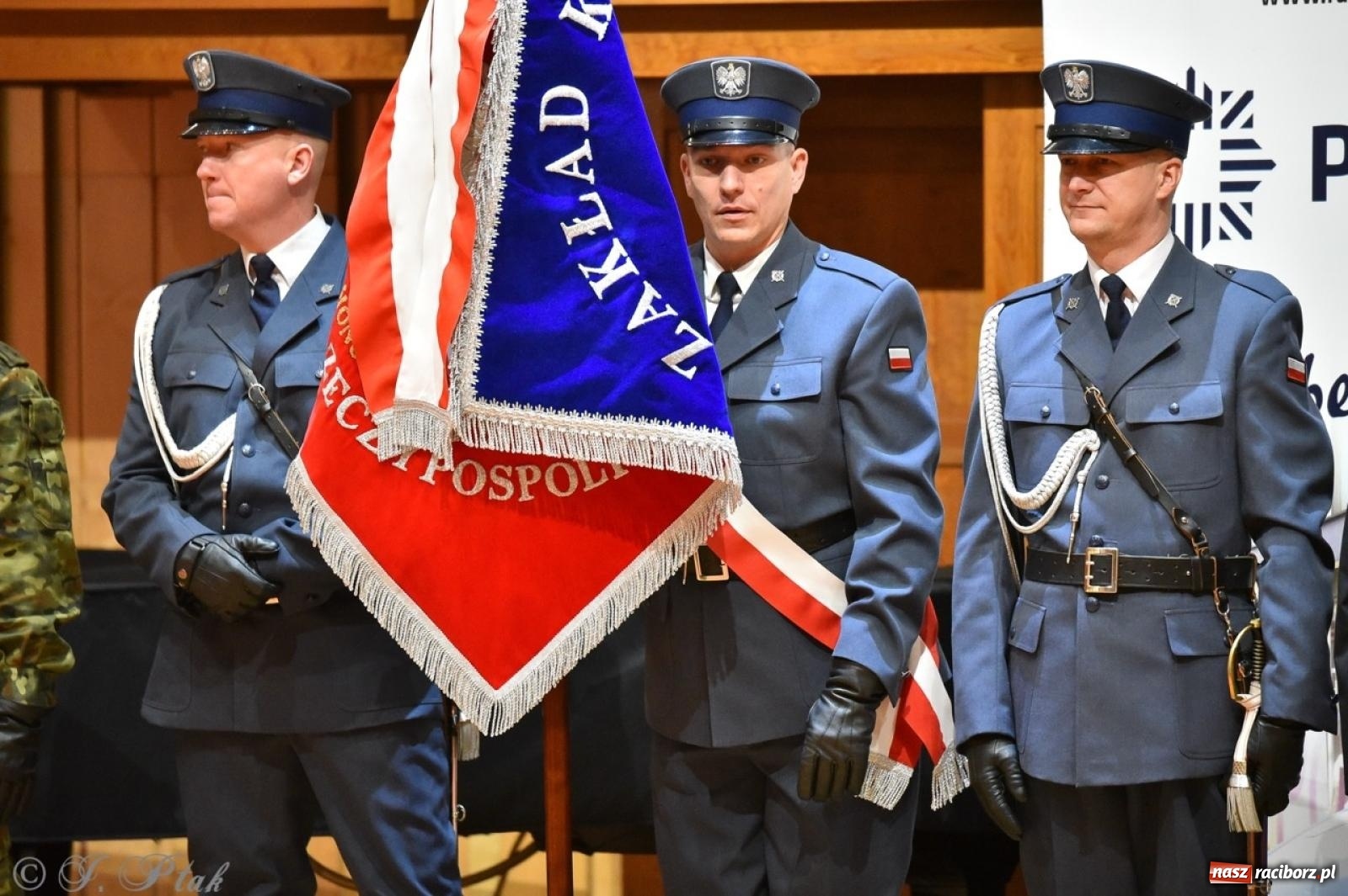 Zdjęcie w galerii na portalu naszraciborz.pl: Narodowe Święto Niepodległości. Wspólny apel raciborskich służb mundurowych [FOTO i WIDEO] wiadomości z regionu