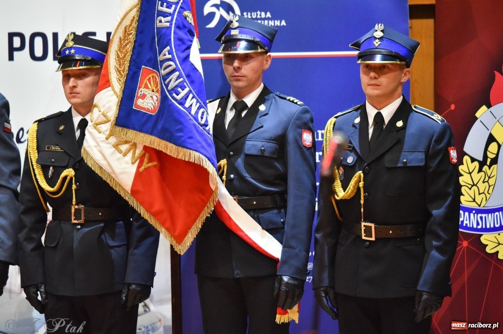 Zdjęcie w galerii na portalu naszraciborz.pl: Narodowe Święto Niepodległości. Wspólny apel raciborskich służb mundurowych [FOTO i WIDEO] wiadomości z regionu
