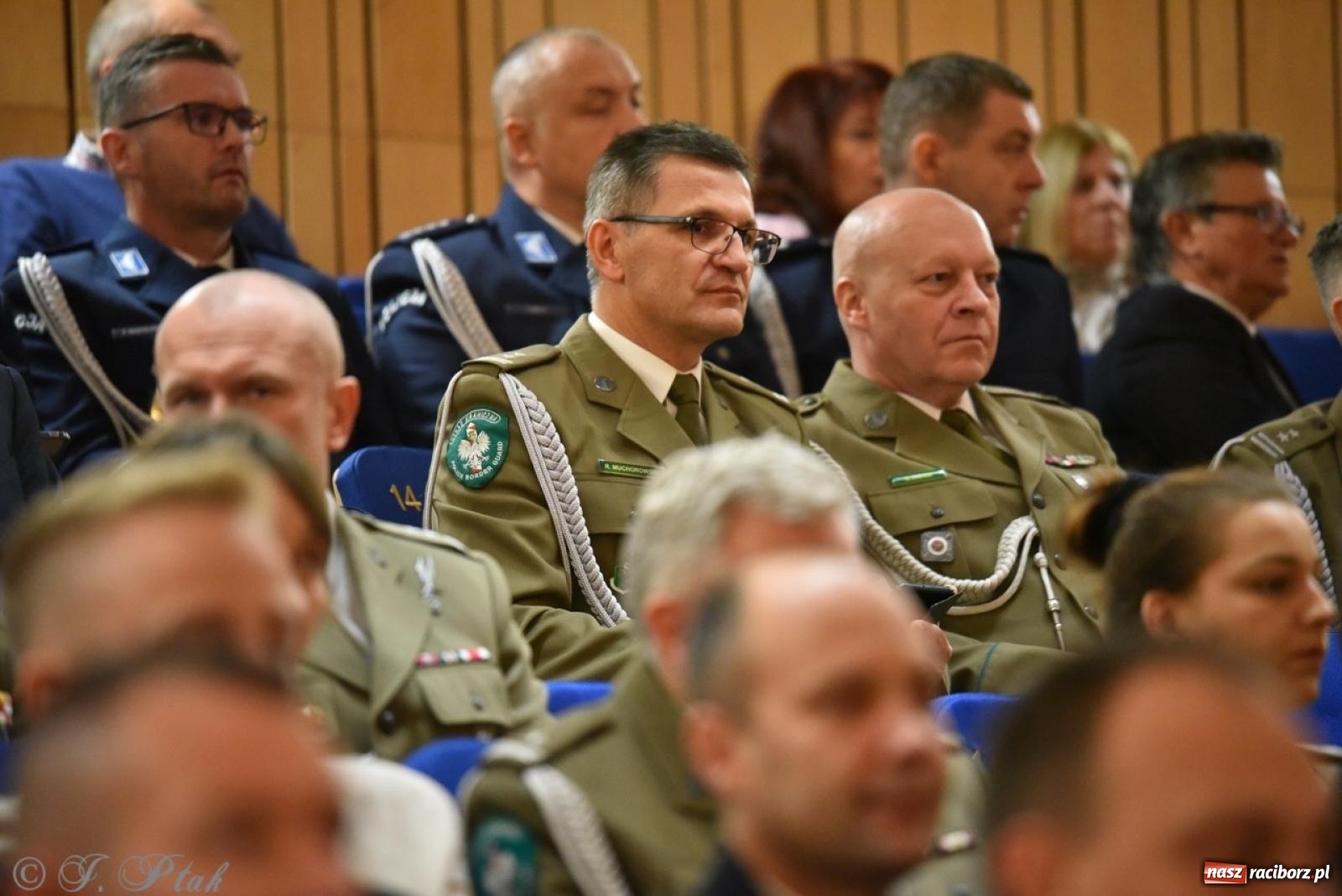 Zdjęcie w galerii na portalu naszraciborz.pl: Narodowe Święto Niepodległości. Wspólny apel raciborskich służb mundurowych [FOTO i WIDEO] wiadomości z regionu