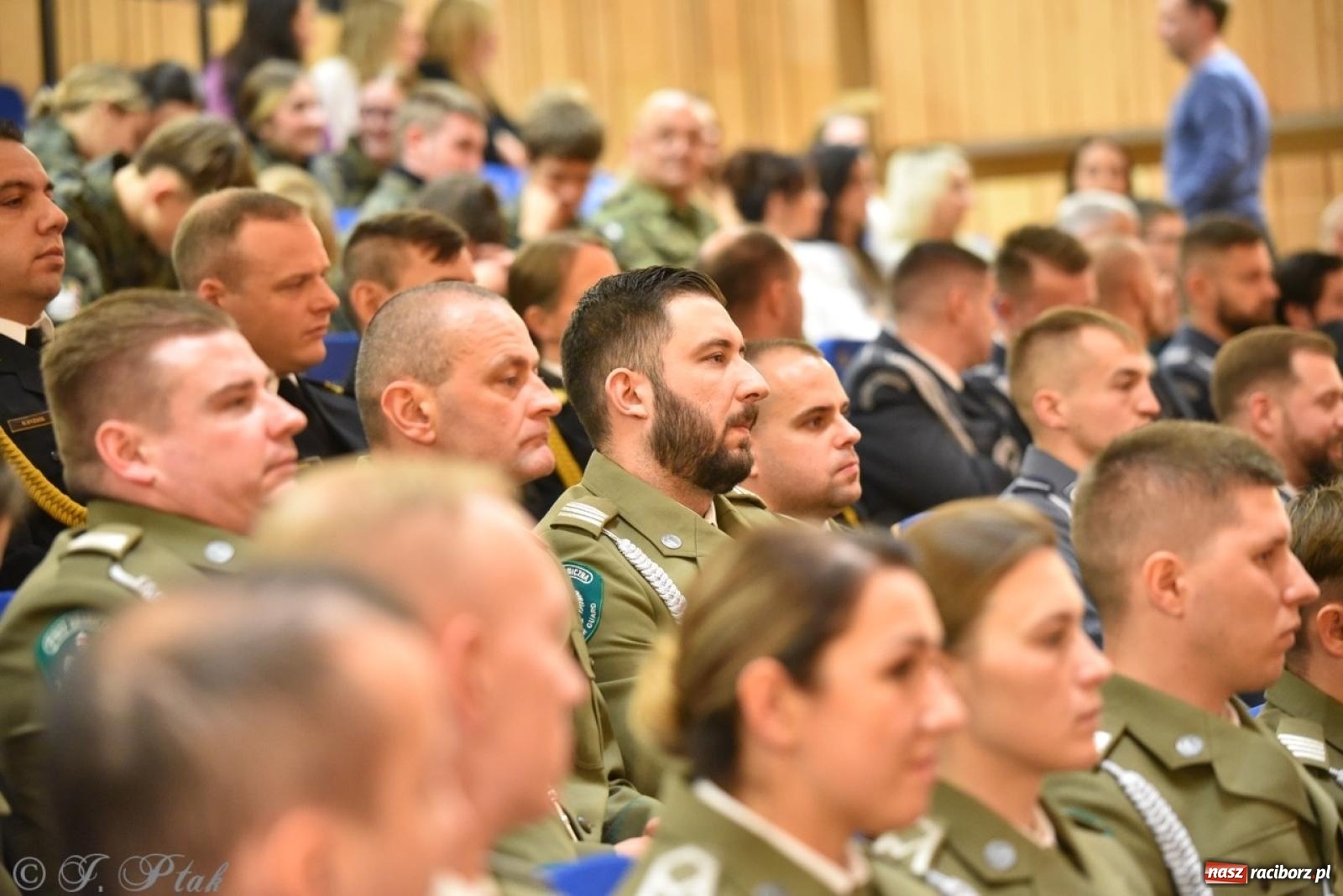 Zdjęcie w galerii na portalu naszraciborz.pl: Narodowe Święto Niepodległości. Wspólny apel raciborskich służb mundurowych [FOTO i WIDEO] wiadomości z regionu