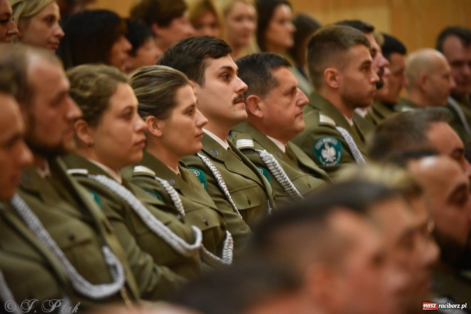 Zdjęcie w galerii na portalu naszraciborz.pl: Narodowe Święto Niepodległości. Wspólny apel raciborskich służb mundurowych [FOTO i WIDEO] wiadomości z regionu