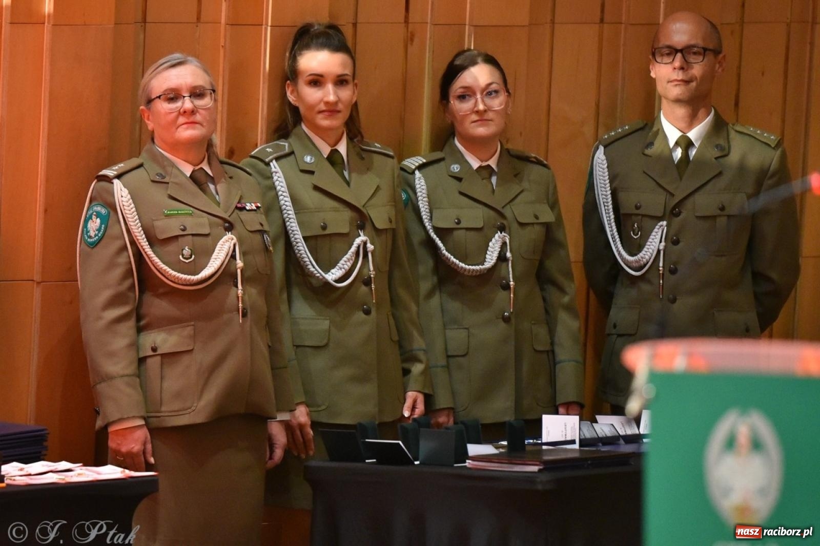 Zdjęcie w galerii na portalu naszraciborz.pl: Narodowe Święto Niepodległości. Wspólny apel raciborskich służb mundurowych [FOTO i WIDEO] wiadomości z regionu
