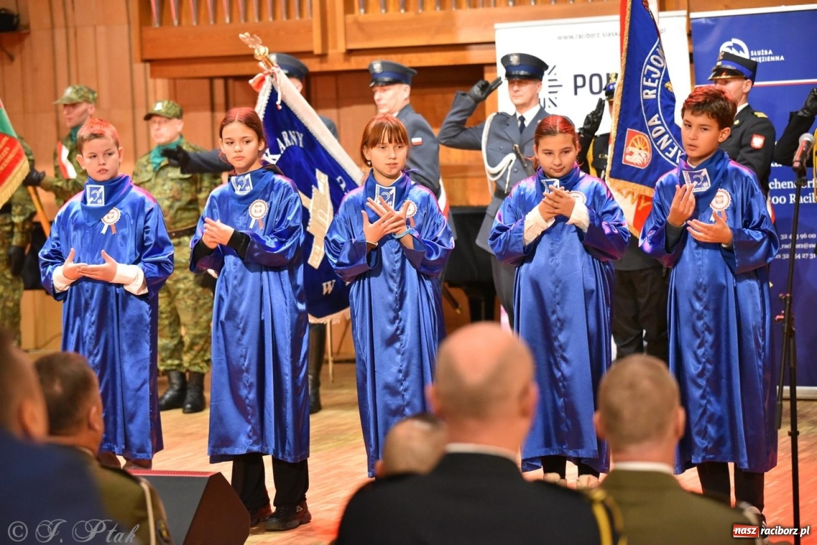 Zdjęcie w galerii na portalu naszraciborz.pl: Narodowe Święto Niepodległości. Wspólny apel raciborskich służb mundurowych [FOTO i WIDEO] wiadomości z regionu