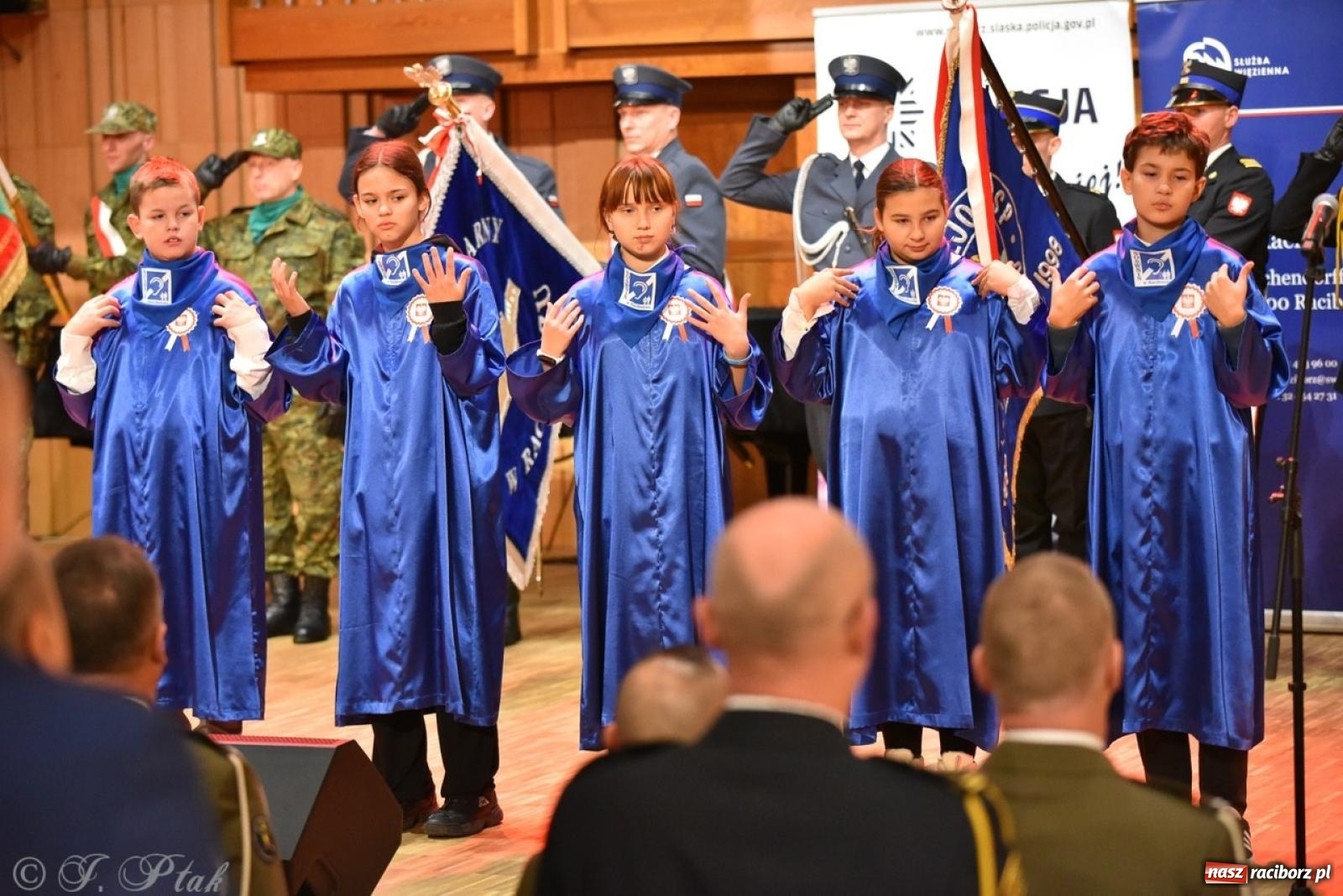 Zdjęcie w galerii na portalu naszraciborz.pl: Narodowe Święto Niepodległości. Wspólny apel raciborskich służb mundurowych [FOTO i WIDEO] wiadomości z regionu