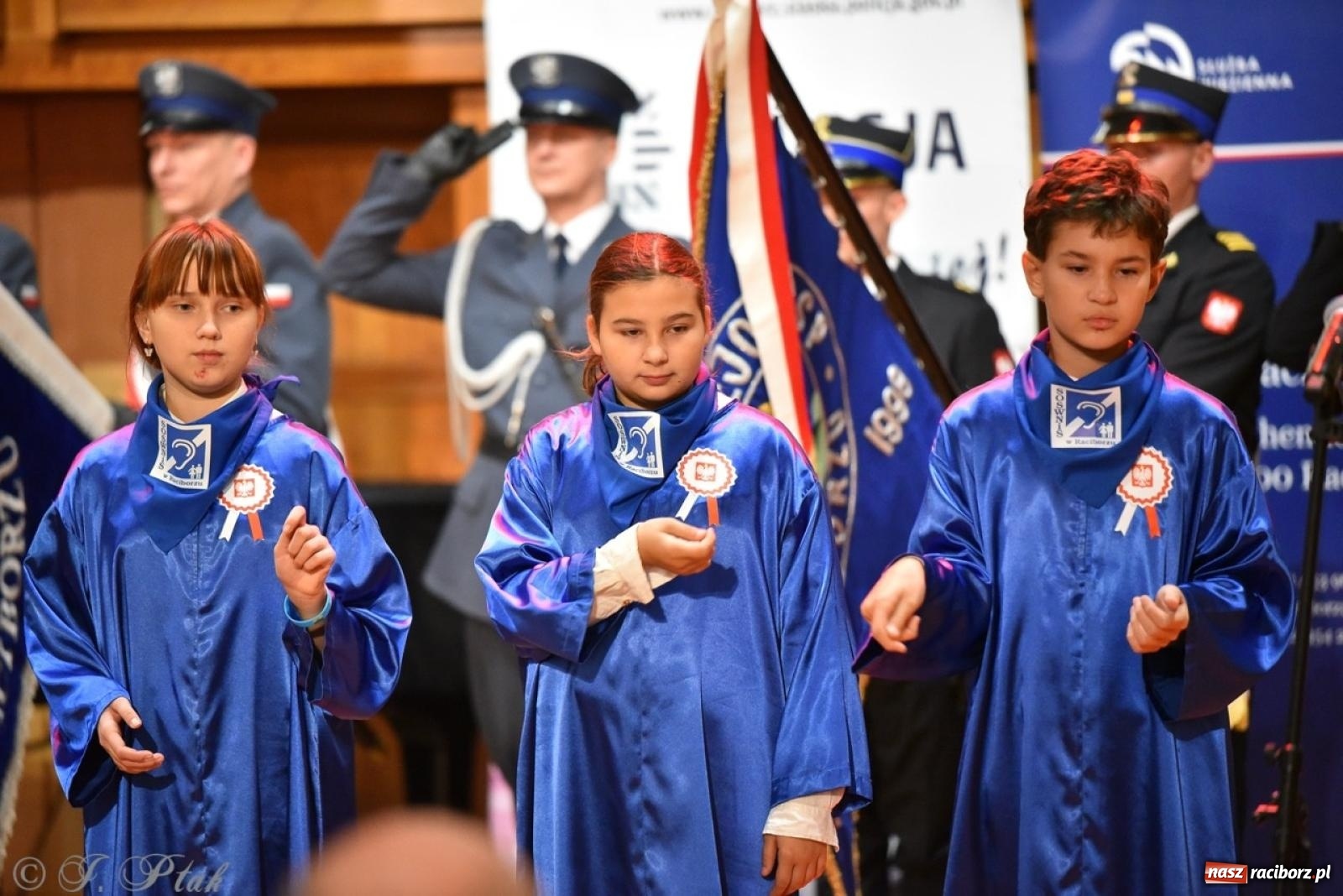 Zdjęcie w galerii na portalu naszraciborz.pl: Narodowe Święto Niepodległości. Wspólny apel raciborskich służb mundurowych [FOTO i WIDEO] wiadomości z regionu