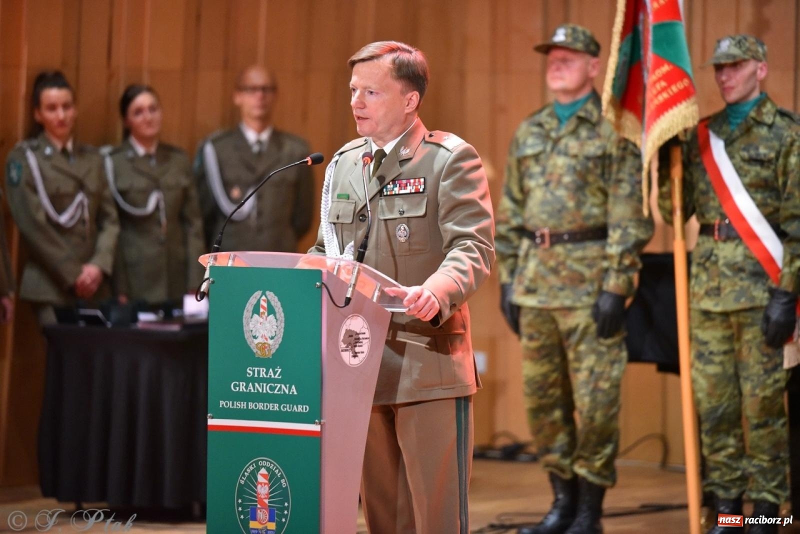 Zdjęcie w galerii na portalu naszraciborz.pl: Narodowe Święto Niepodległości. Wspólny apel raciborskich służb mundurowych [FOTO i WIDEO] wiadomości z regionu