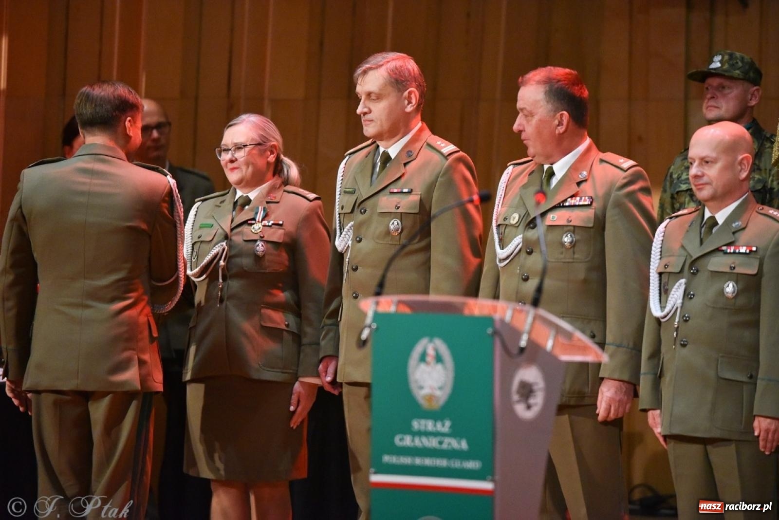 Zdjęcie w galerii na portalu naszraciborz.pl: Narodowe Święto Niepodległości. Wspólny apel raciborskich służb mundurowych [FOTO i WIDEO] wiadomości z regionu