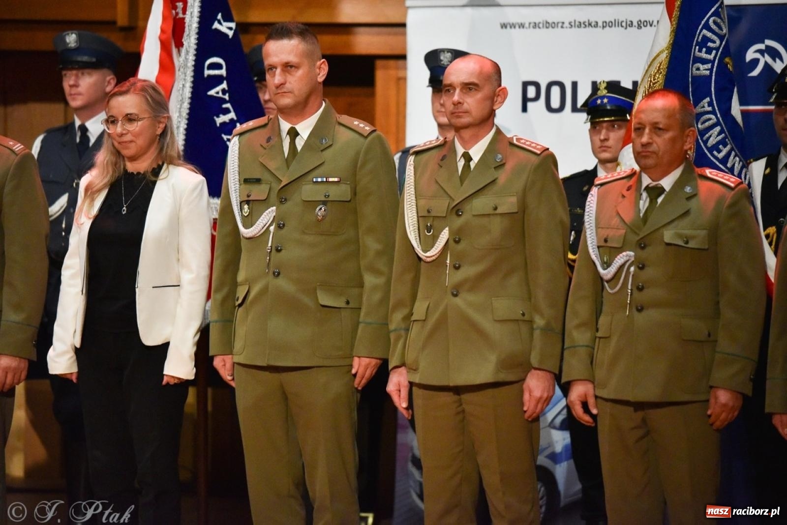 Zdjęcie w galerii na portalu naszraciborz.pl: Narodowe Święto Niepodległości. Wspólny apel raciborskich służb mundurowych [FOTO i WIDEO] wiadomości z regionu