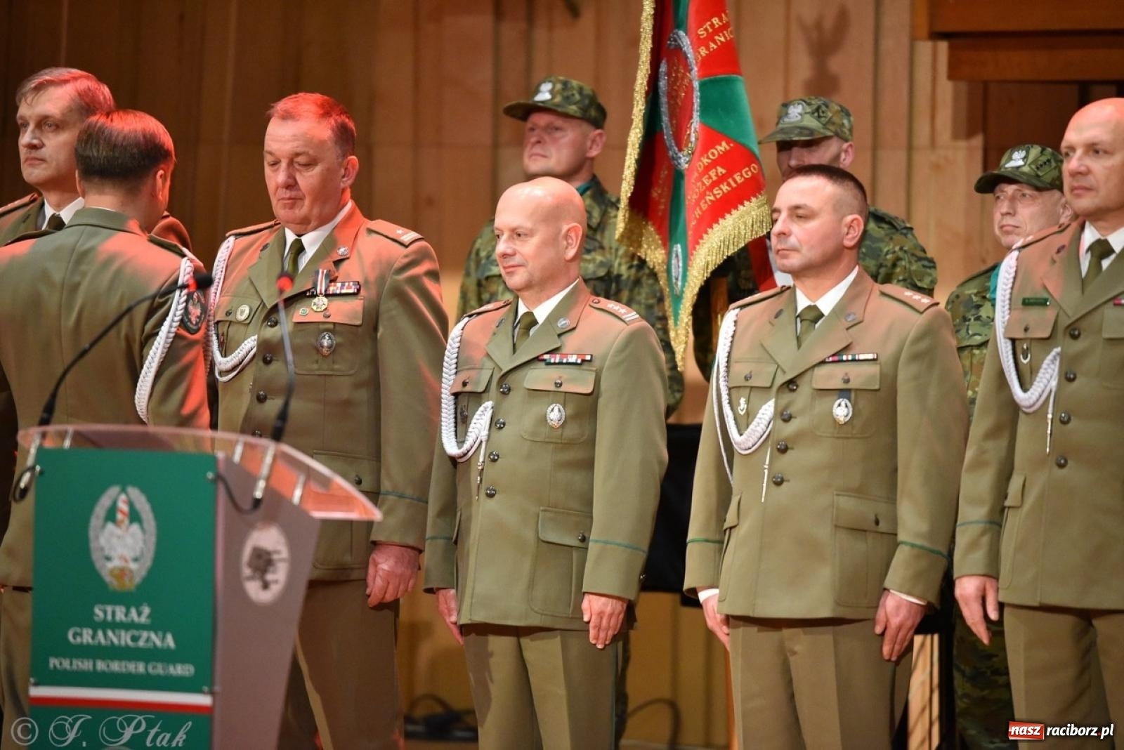Zdjęcie w galerii na portalu naszraciborz.pl: Narodowe Święto Niepodległości. Wspólny apel raciborskich służb mundurowych [FOTO i WIDEO] wiadomości z regionu