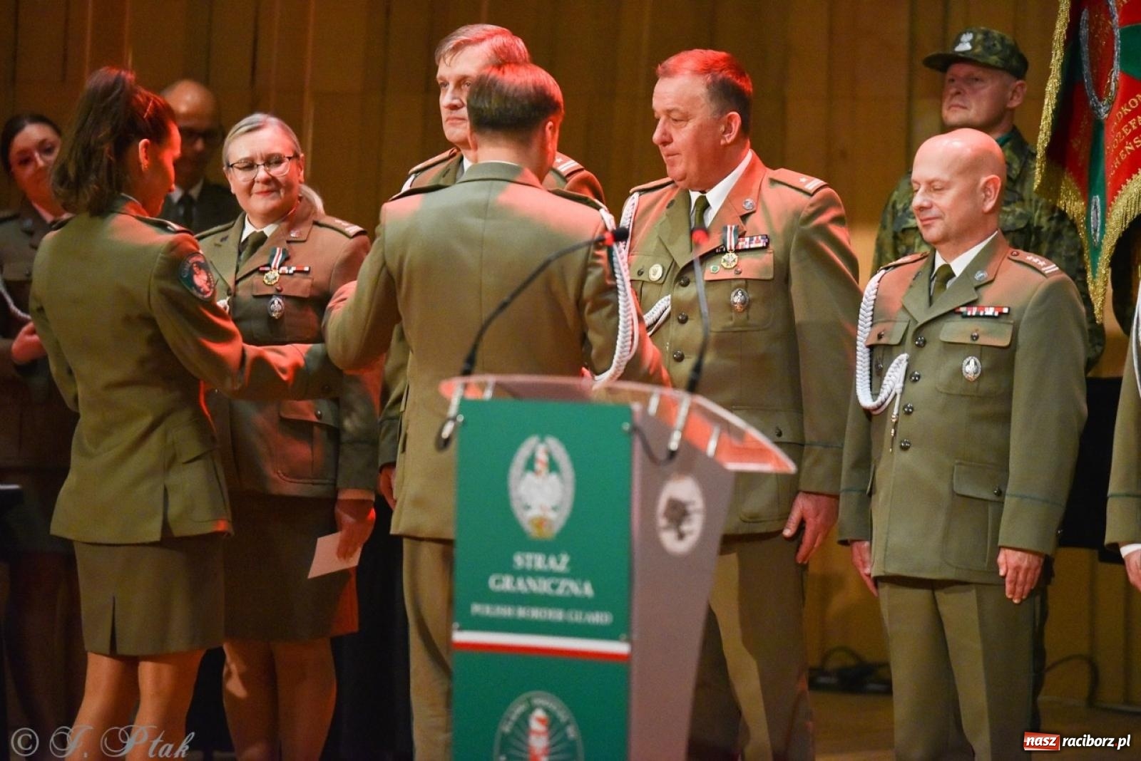 Zdjęcie w galerii na portalu naszraciborz.pl: Narodowe Święto Niepodległości. Wspólny apel raciborskich służb mundurowych [FOTO i WIDEO] wiadomości z regionu