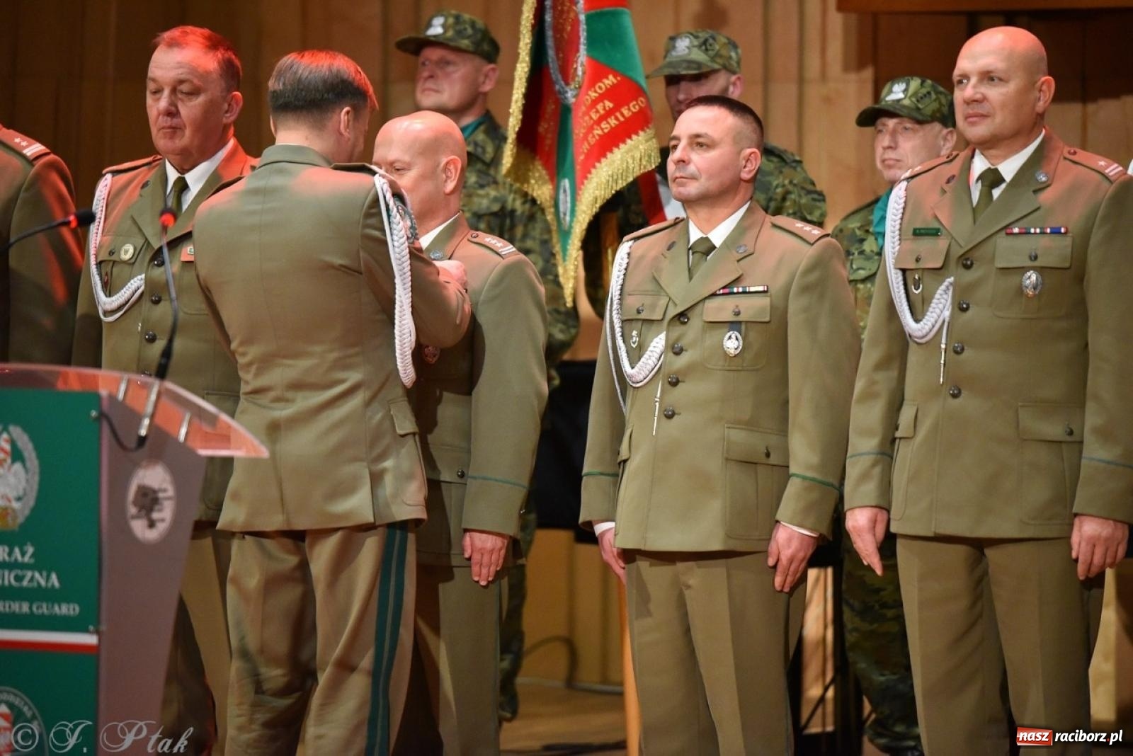 Zdjęcie w galerii na portalu naszraciborz.pl: Narodowe Święto Niepodległości. Wspólny apel raciborskich służb mundurowych [FOTO i WIDEO] wiadomości z regionu
