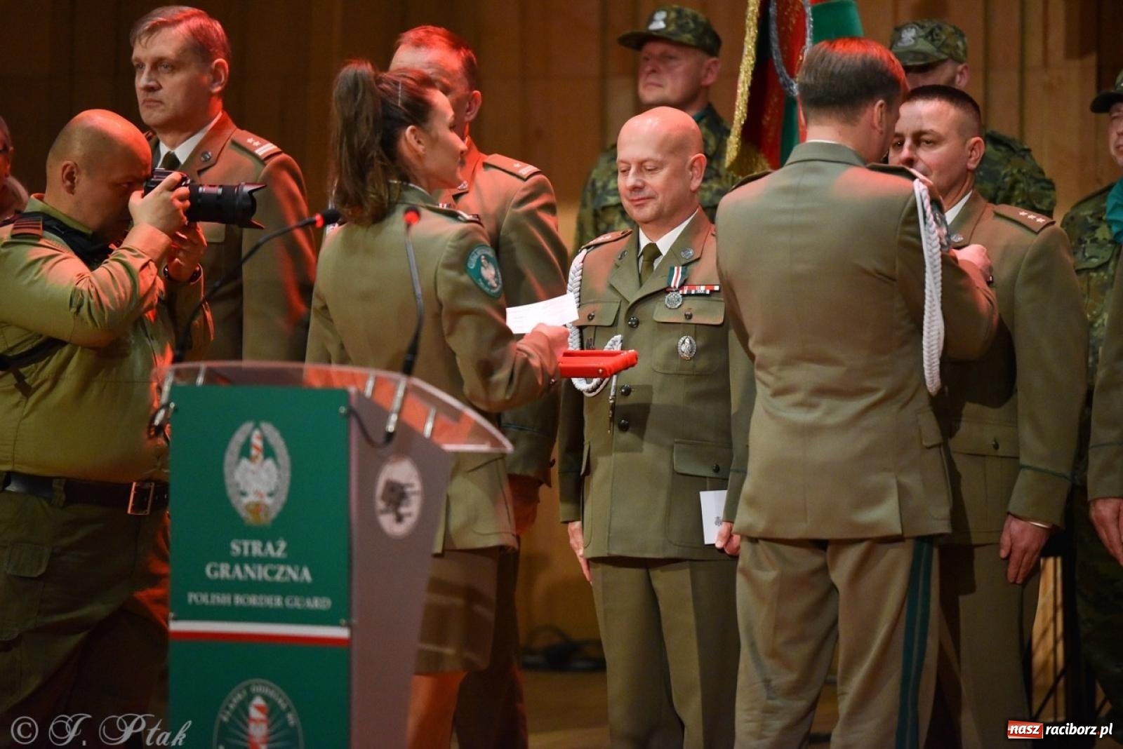 Zdjęcie w galerii na portalu naszraciborz.pl: Narodowe Święto Niepodległości. Wspólny apel raciborskich służb mundurowych [FOTO i WIDEO] wiadomości z regionu