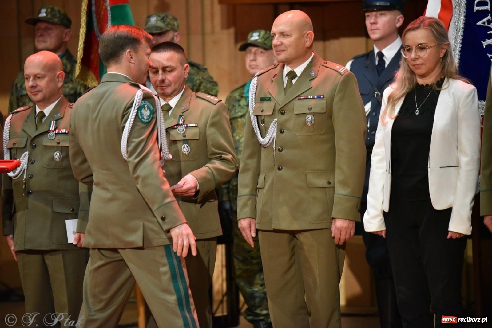 Zdjęcie w galerii na portalu naszraciborz.pl: Narodowe Święto Niepodległości. Wspólny apel raciborskich służb mundurowych [FOTO i WIDEO] wiadomości z regionu