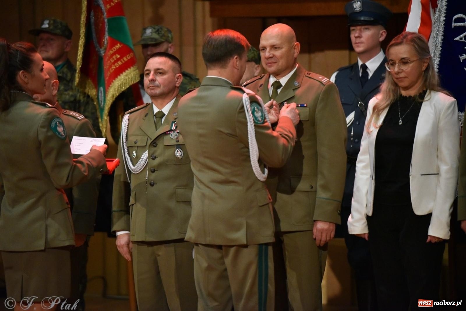 Zdjęcie w galerii na portalu naszraciborz.pl: Narodowe Święto Niepodległości. Wspólny apel raciborskich służb mundurowych [FOTO i WIDEO] wiadomości z regionu