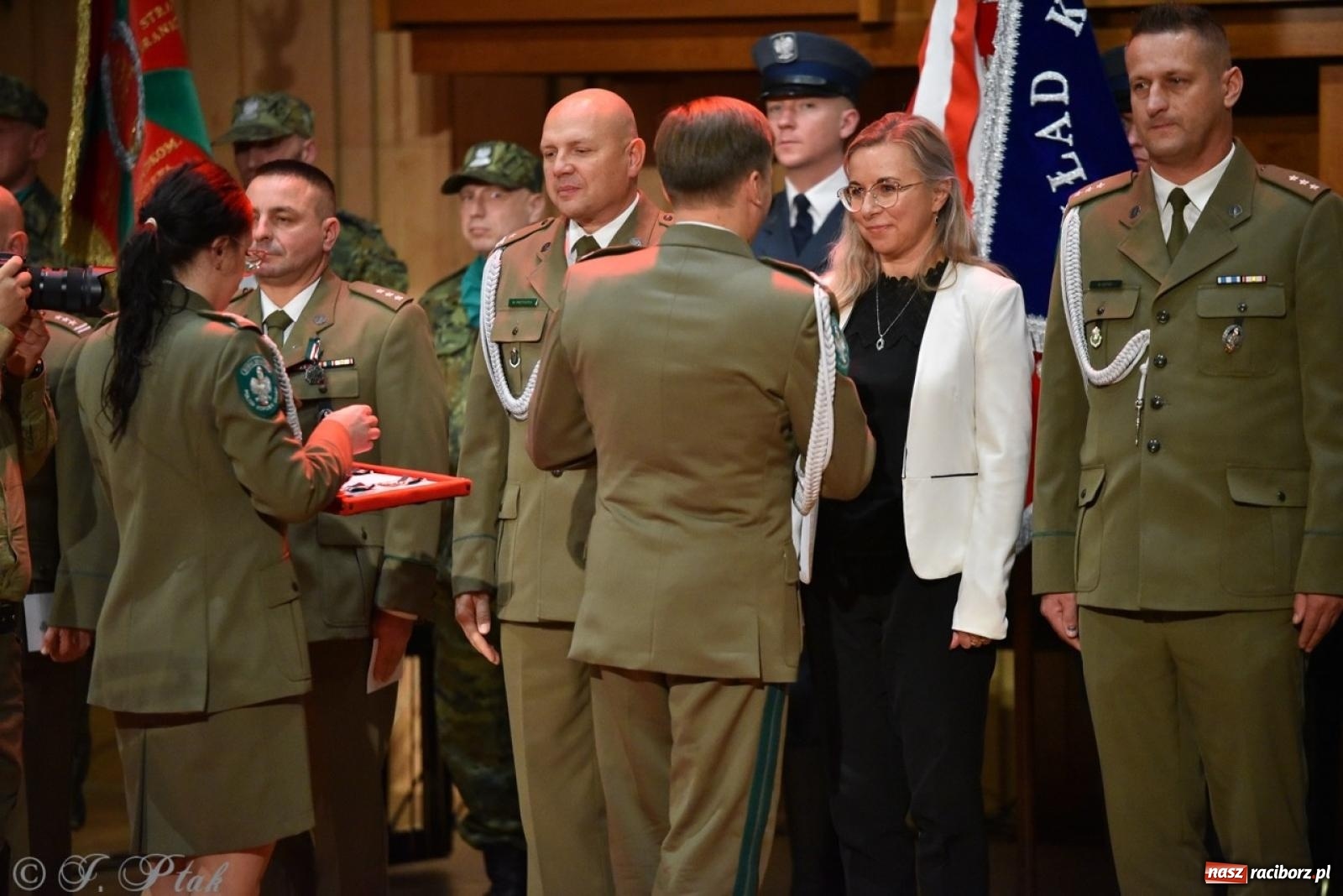 Zdjęcie w galerii na portalu naszraciborz.pl: Narodowe Święto Niepodległości. Wspólny apel raciborskich służb mundurowych [FOTO i WIDEO] wiadomości z regionu