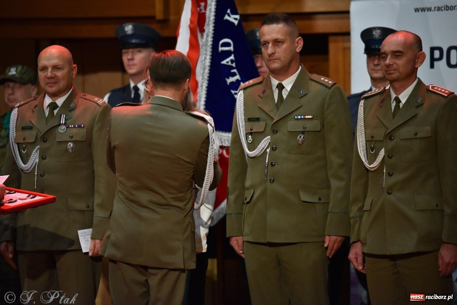 Zdjęcie w galerii na portalu naszraciborz.pl: Narodowe Święto Niepodległości. Wspólny apel raciborskich służb mundurowych [FOTO i WIDEO] wiadomości z regionu