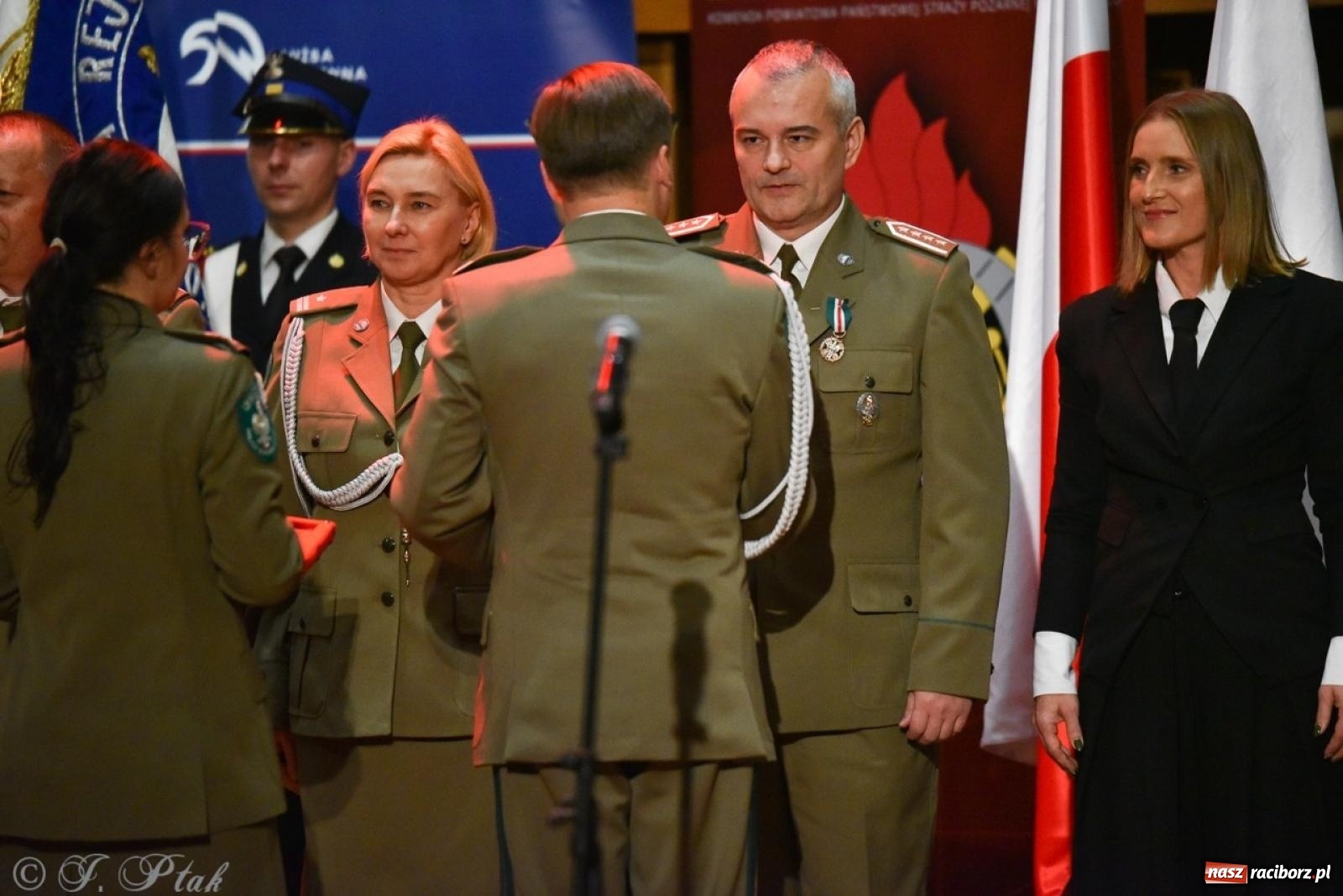 Zdjęcie w galerii na portalu naszraciborz.pl: Narodowe Święto Niepodległości. Wspólny apel raciborskich służb mundurowych [FOTO i WIDEO] wiadomości z regionu
