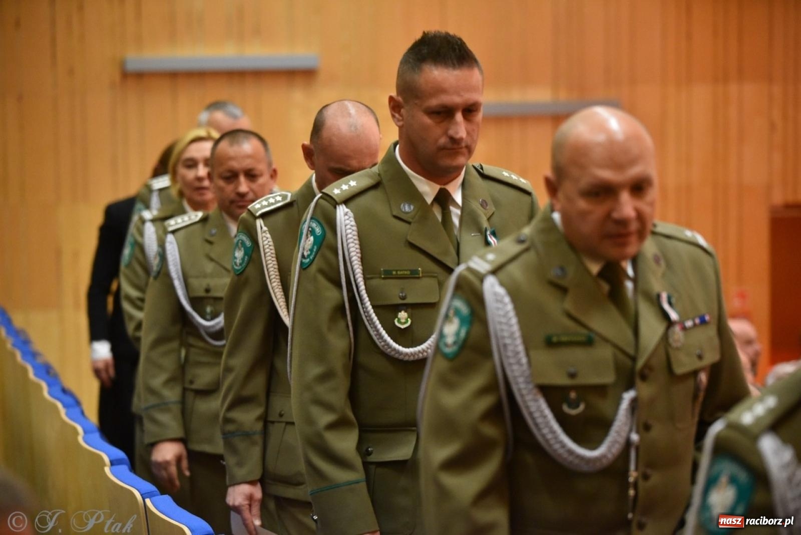 Zdjęcie w galerii na portalu naszraciborz.pl: Narodowe Święto Niepodległości. Wspólny apel raciborskich służb mundurowych [FOTO i WIDEO] wiadomości z regionu