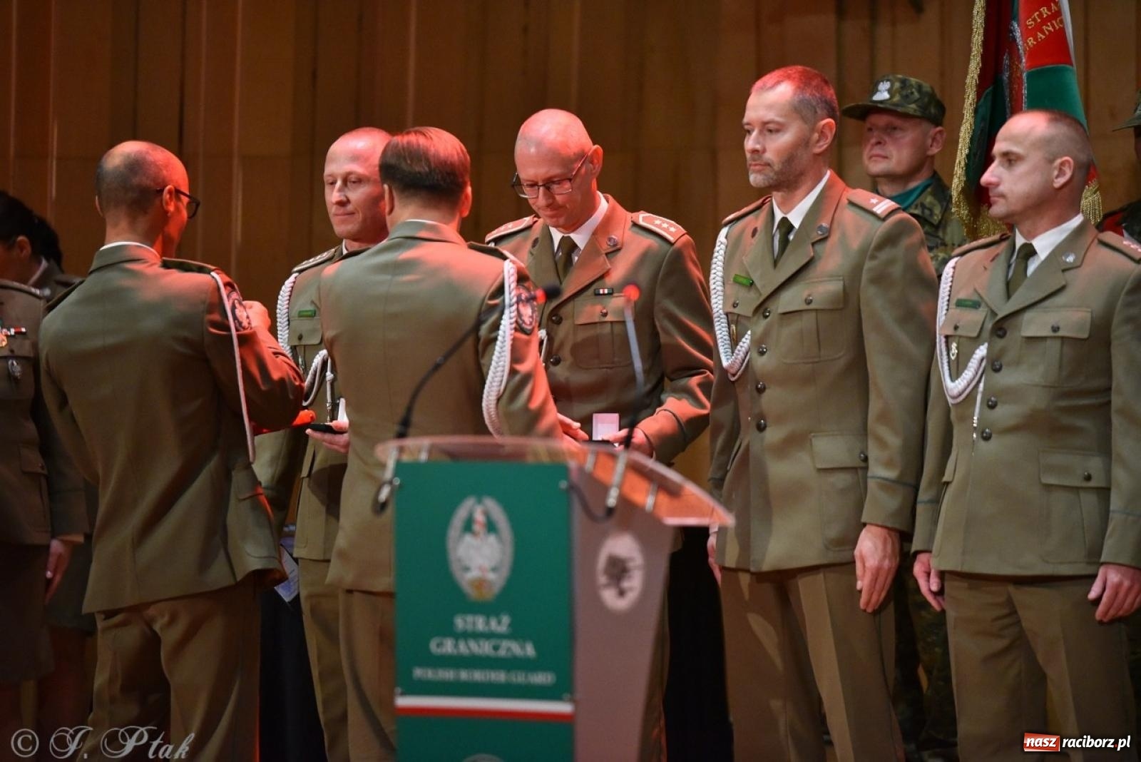 Zdjęcie w galerii na portalu naszraciborz.pl: Narodowe Święto Niepodległości. Wspólny apel raciborskich służb mundurowych [FOTO i WIDEO] wiadomości z regionu