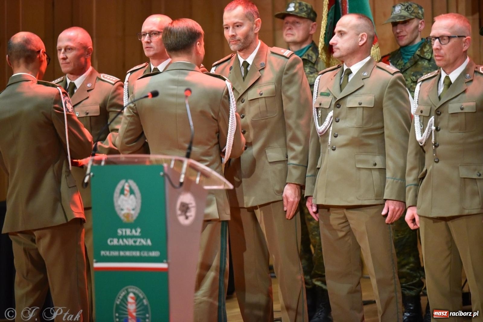 Zdjęcie w galerii na portalu naszraciborz.pl: Narodowe Święto Niepodległości. Wspólny apel raciborskich służb mundurowych [FOTO i WIDEO] wiadomości z regionu