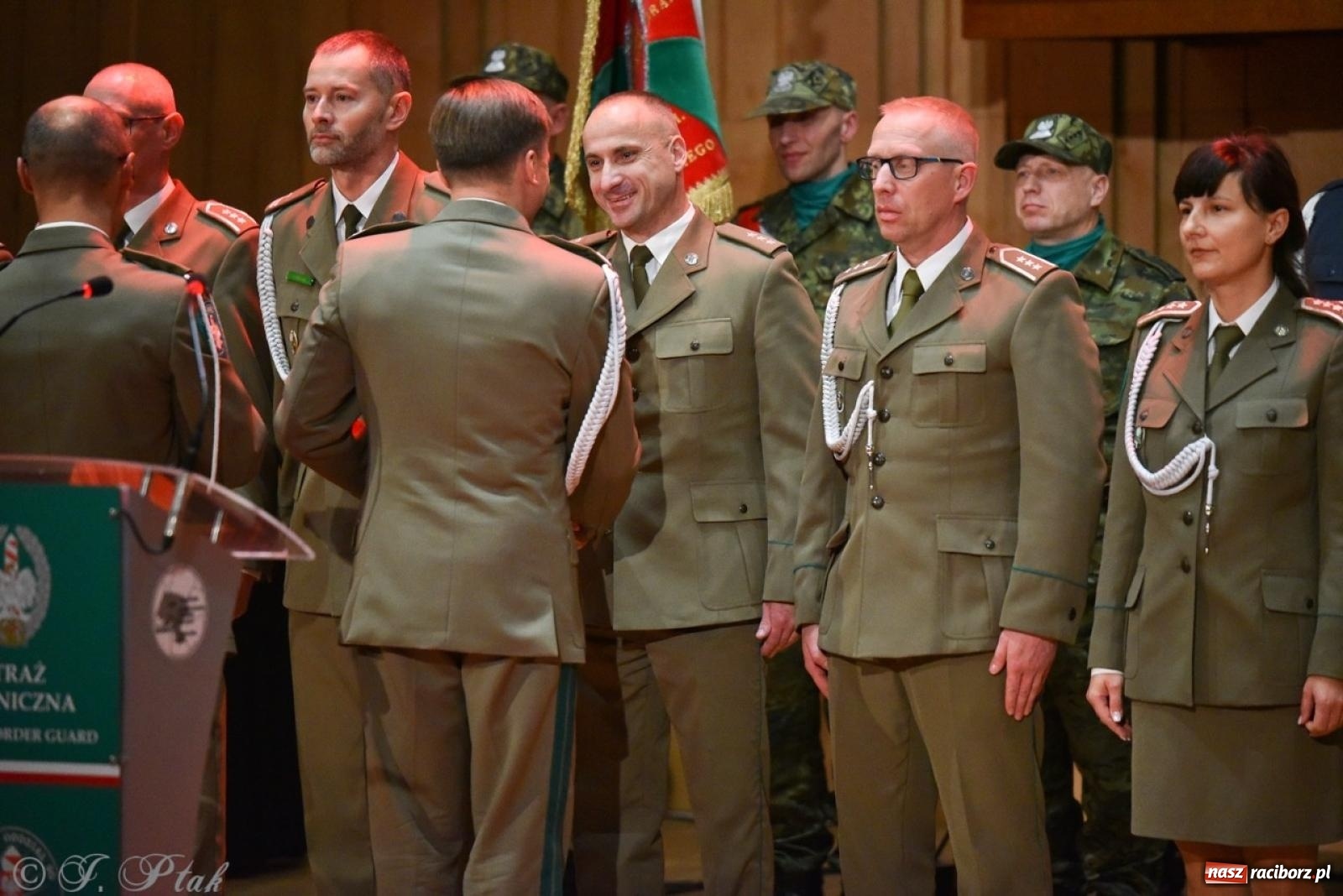 Zdjęcie w galerii na portalu naszraciborz.pl: Narodowe Święto Niepodległości. Wspólny apel raciborskich służb mundurowych [FOTO i WIDEO] wiadomości z regionu