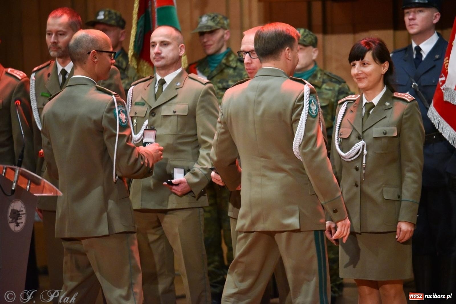 Zdjęcie w galerii na portalu naszraciborz.pl: Narodowe Święto Niepodległości. Wspólny apel raciborskich służb mundurowych [FOTO i WIDEO] wiadomości z regionu