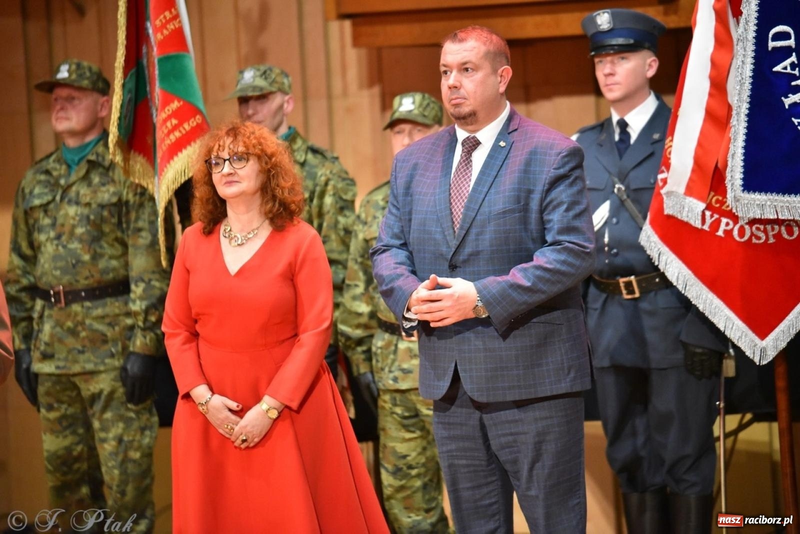 Zdjęcie w galerii na portalu naszraciborz.pl: Narodowe Święto Niepodległości. Wspólny apel raciborskich służb mundurowych [FOTO i WIDEO] wiadomości z regionu