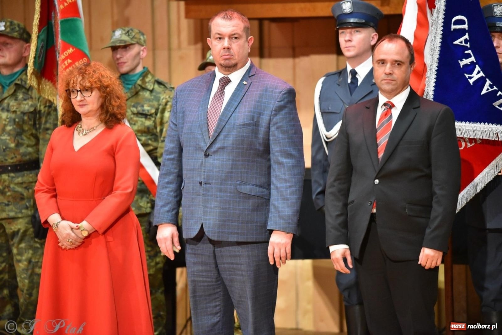 Zdjęcie w galerii na portalu naszraciborz.pl: Narodowe Święto Niepodległości. Wspólny apel raciborskich służb mundurowych [FOTO i WIDEO] wiadomości z regionu
