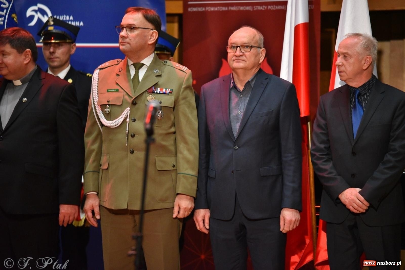 Zdjęcie w galerii na portalu naszraciborz.pl: Narodowe Święto Niepodległości. Wspólny apel raciborskich służb mundurowych [FOTO i WIDEO] wiadomości z regionu